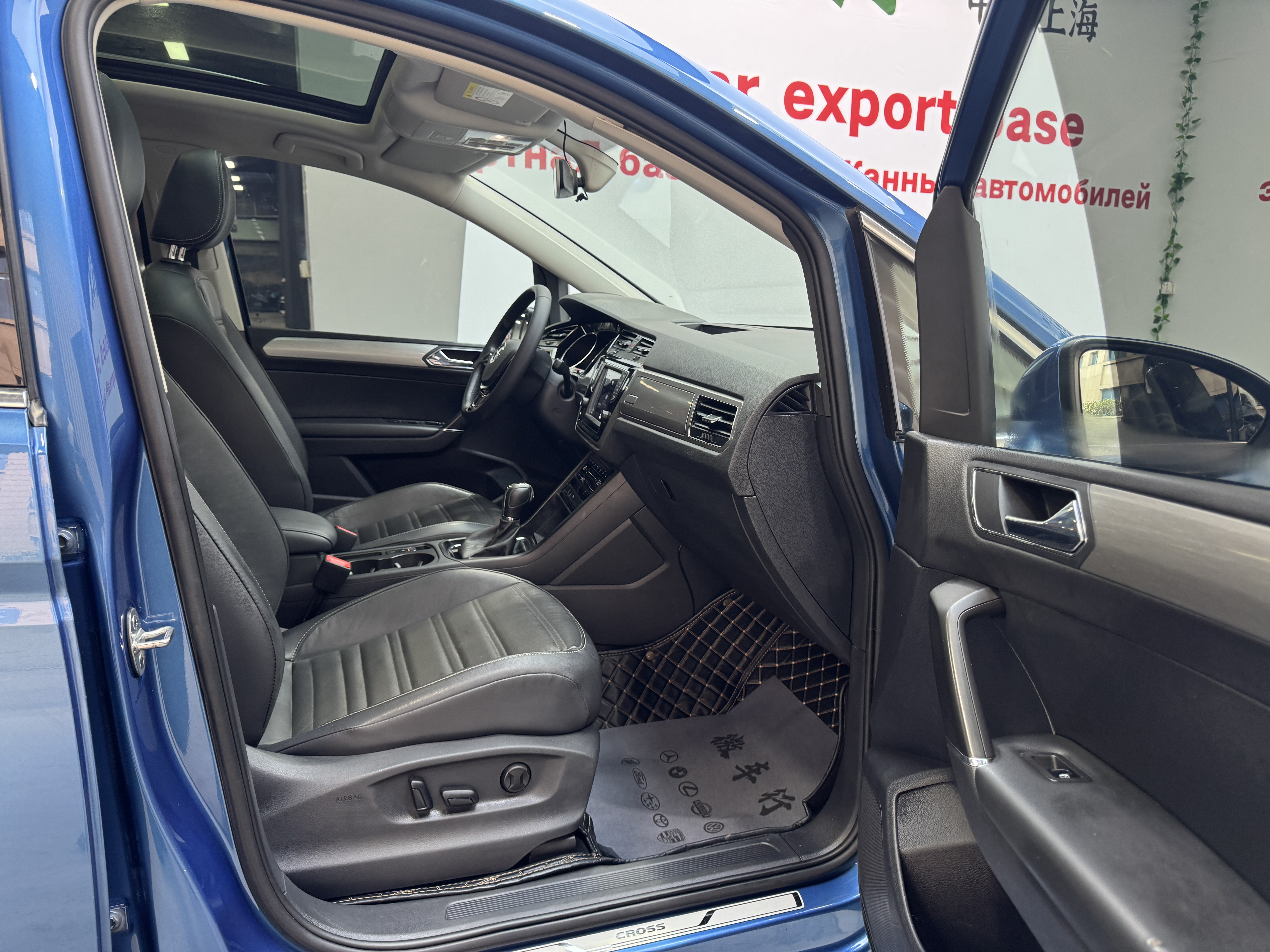 Volkswagen Touran 2021 car image #11