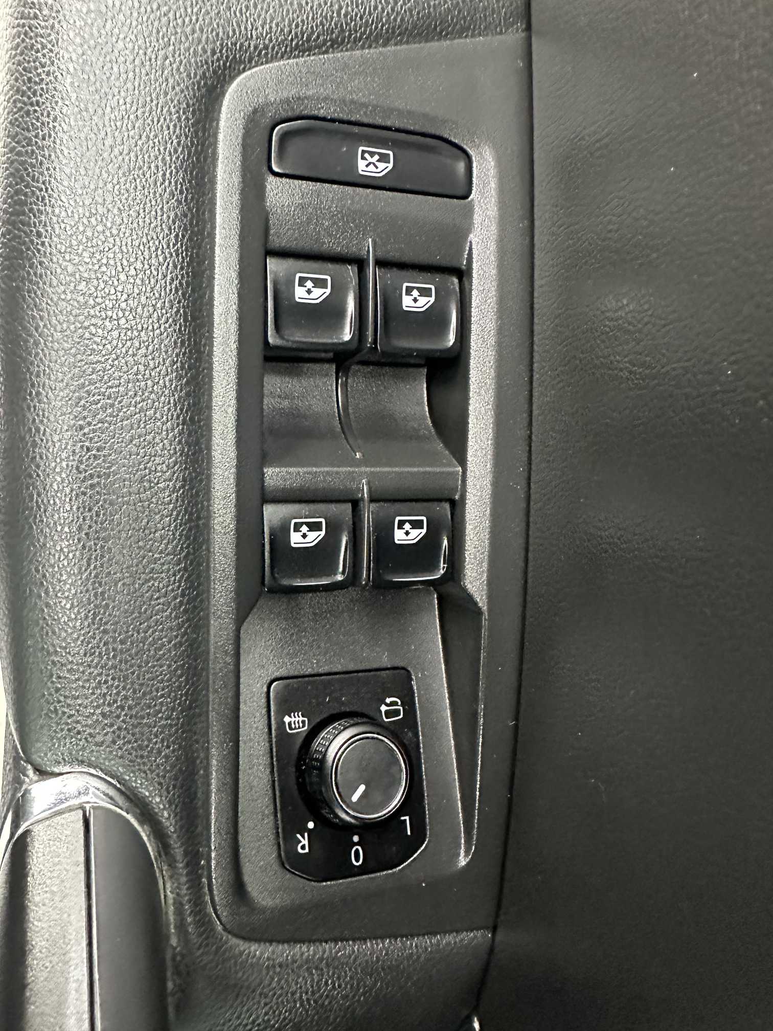 Volkswagen Touran 2021 #11 Volkswagen Touran 2021 car image #11