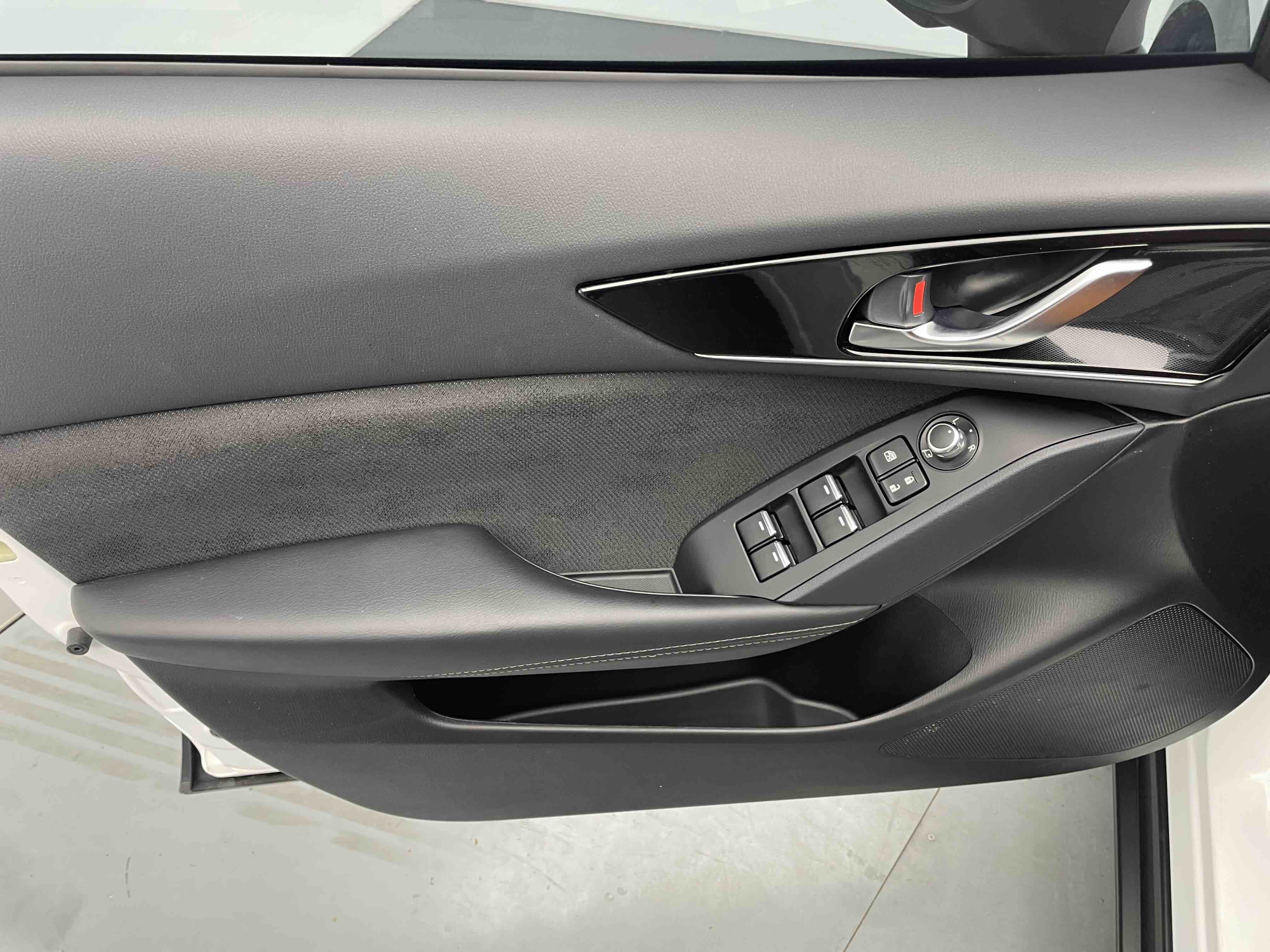 Mazda CX-4 2023 car image #11