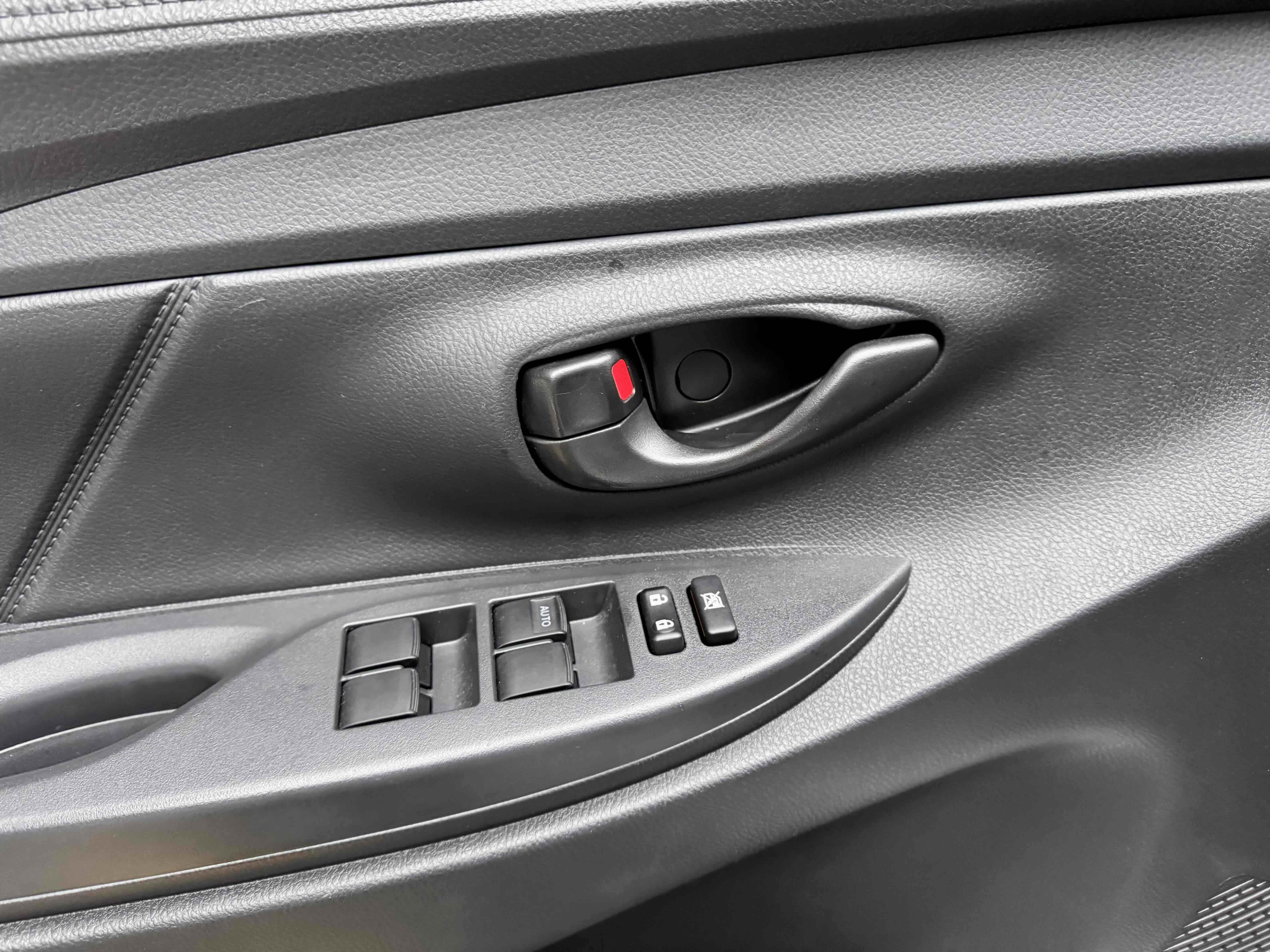 Toyota Vios FS 2023 immagine di auto #11