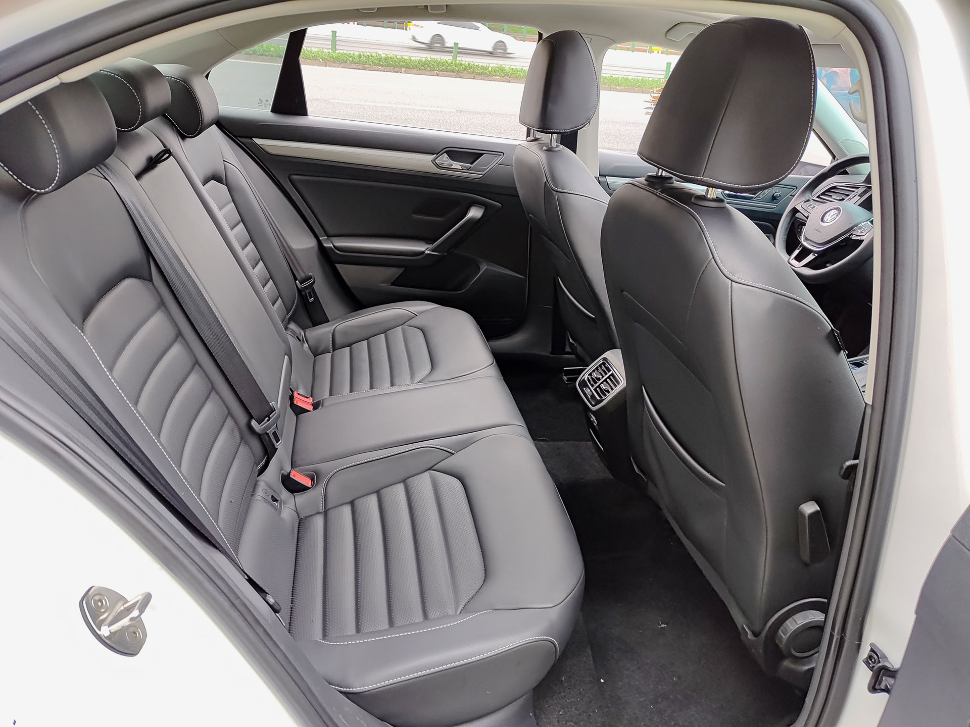 Volkswagen Lamando 2020 immagine di auto #11