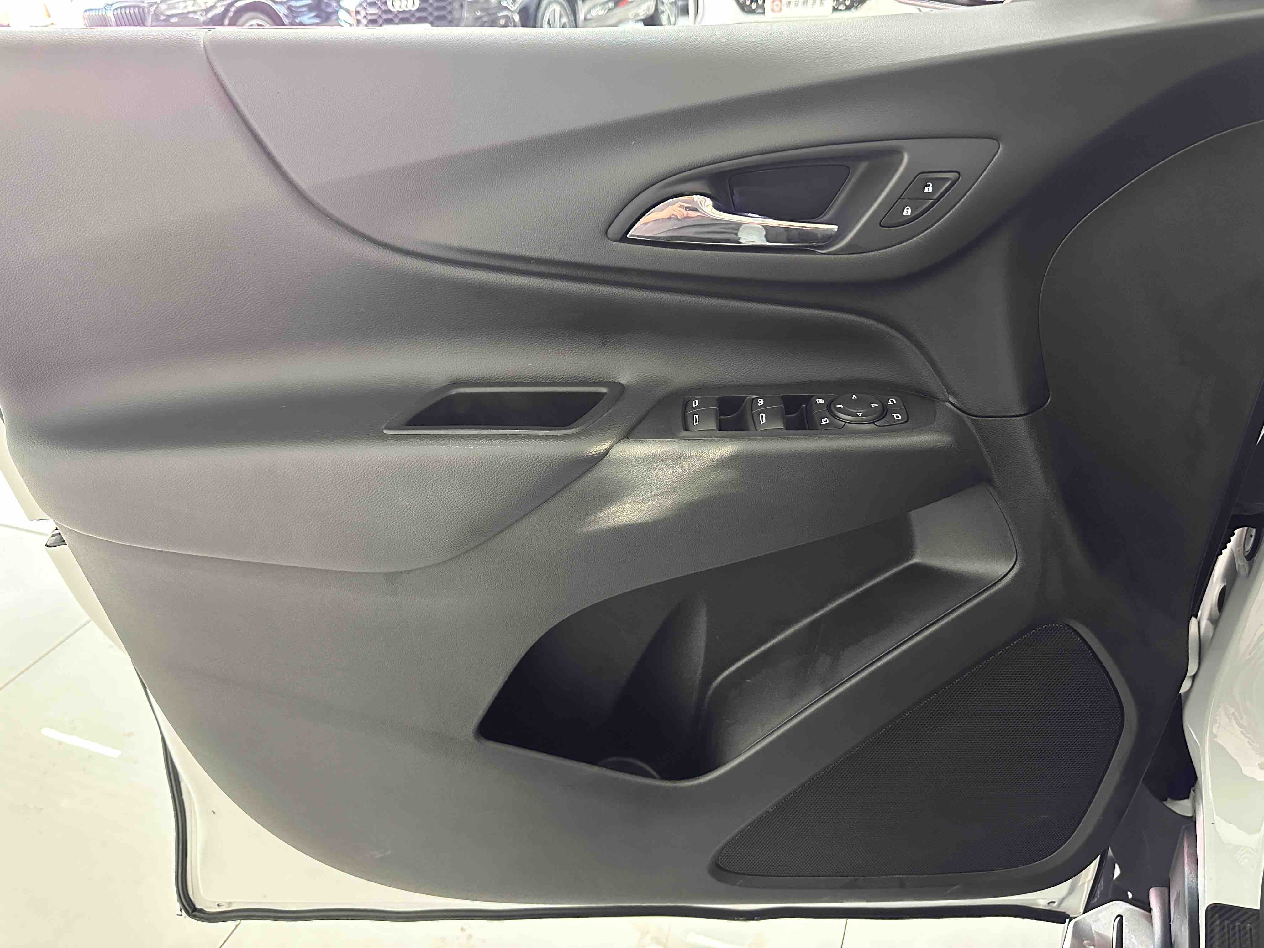 Chevrolet Equinox 2021 immagine di auto #11