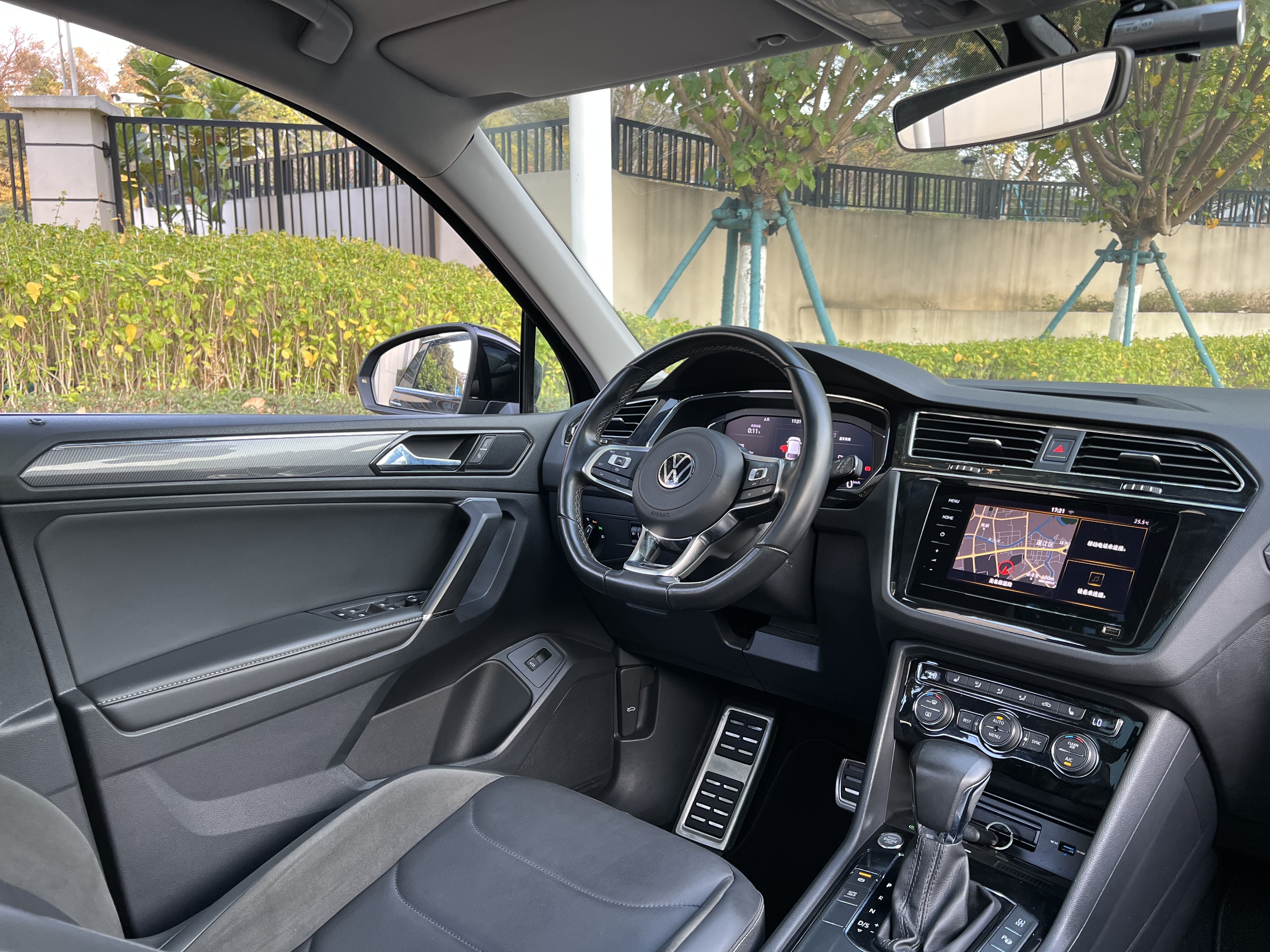 Volkswagen Tiguan L 2021 car image #11