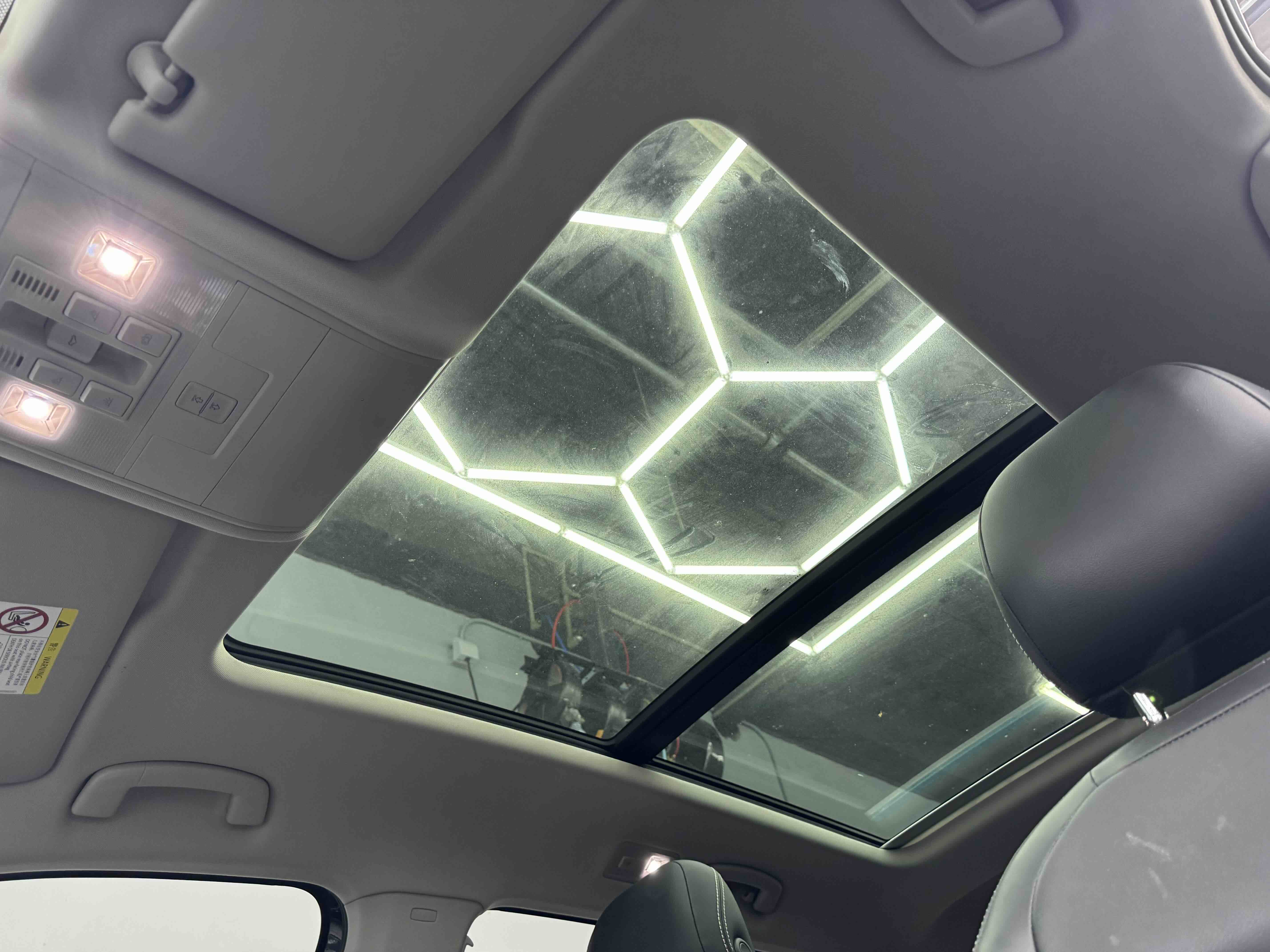 Volkswagen Tiguan L 2021 car image #11