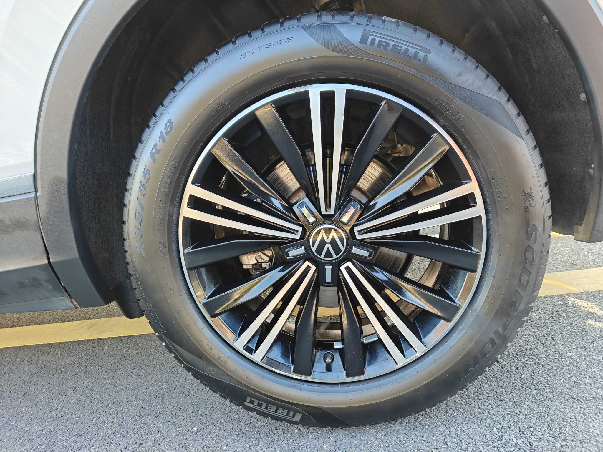 Volkswagen Tiguan L 2021 car image #11