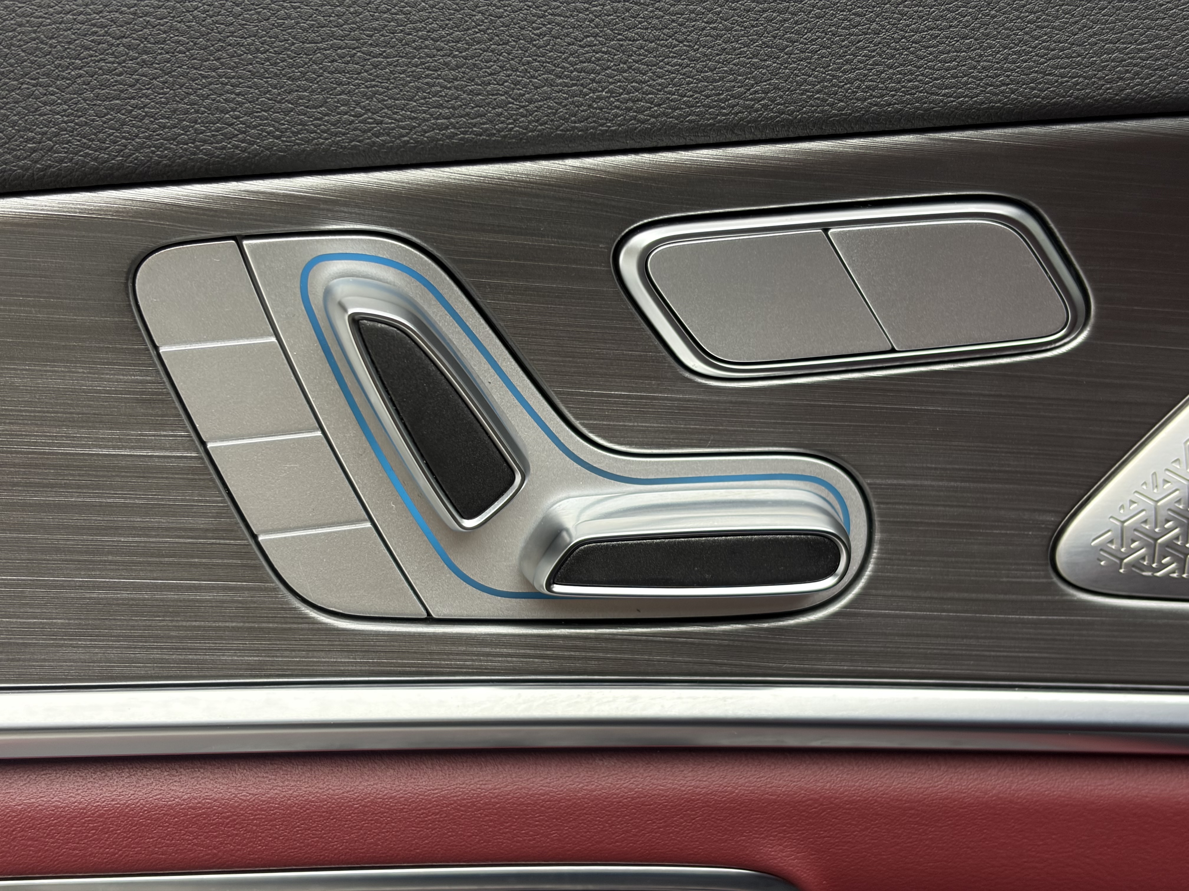 X70 PLUS 2022 car image #11