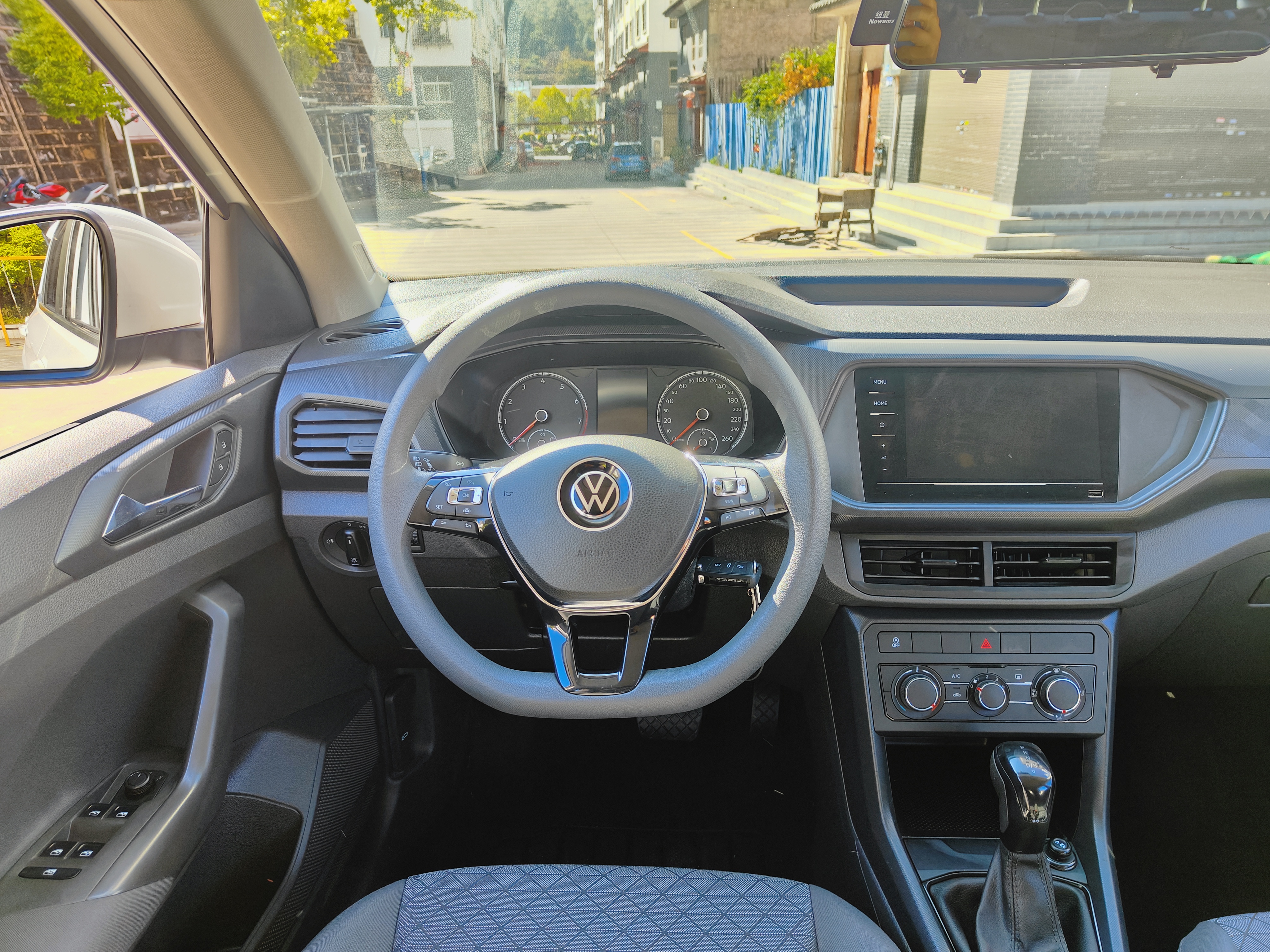 Volkswagen T-Cross 2021 car image #11