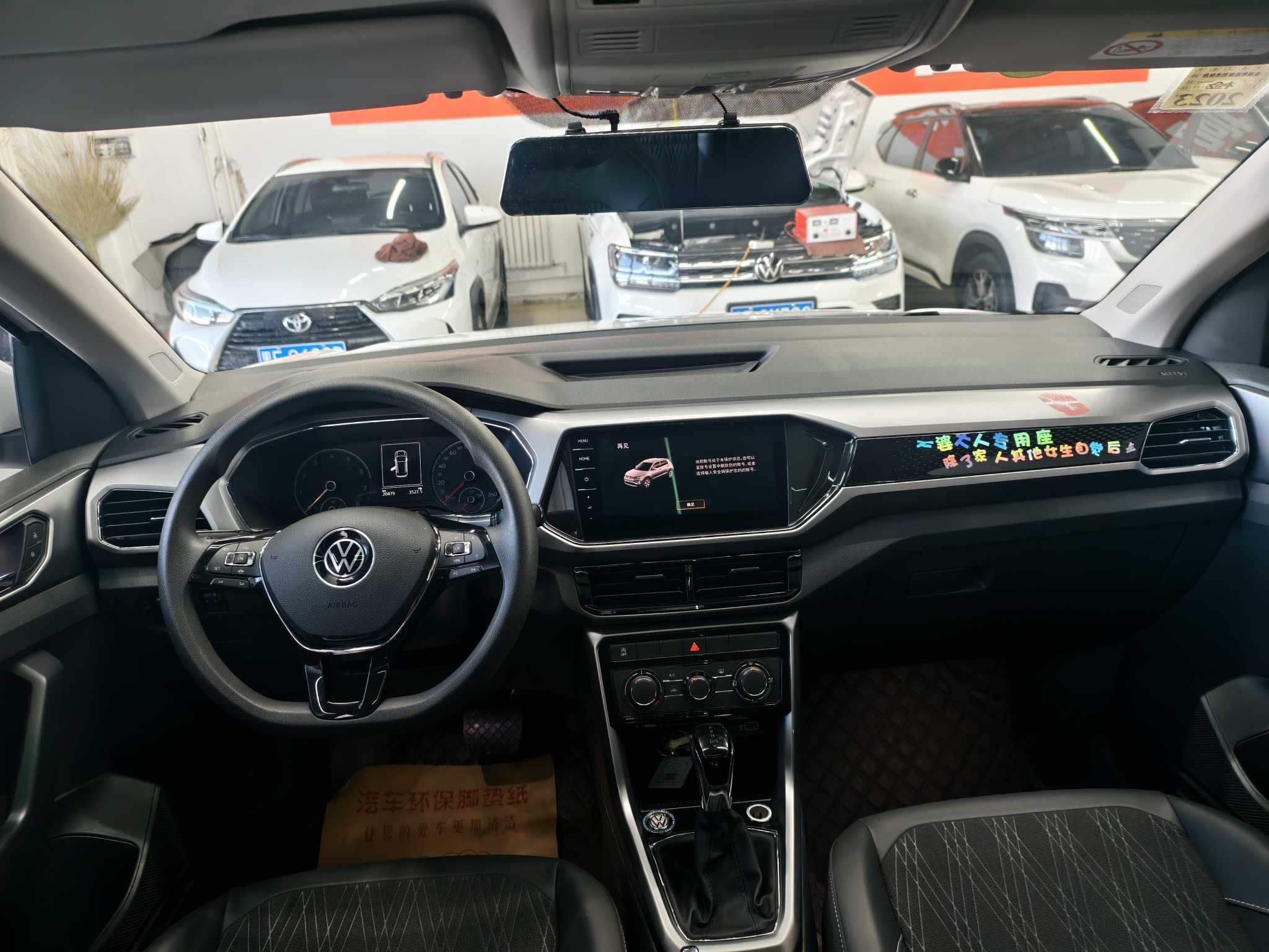 Volkswagen T-Cross 2021 #11 Volkswagen T-Cross 2021 car image #11