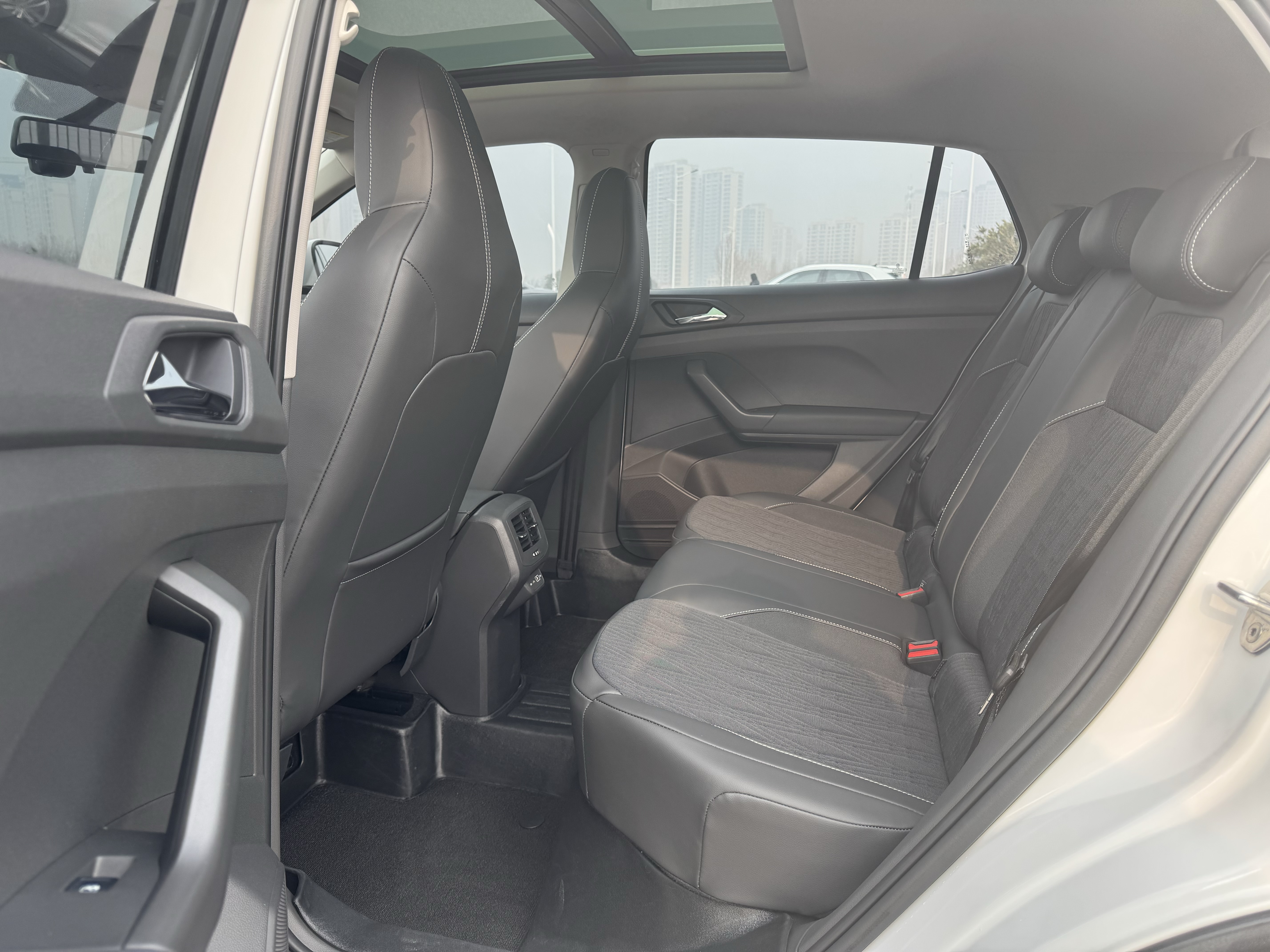 Volkswagen T-Cross 2021 car image #11