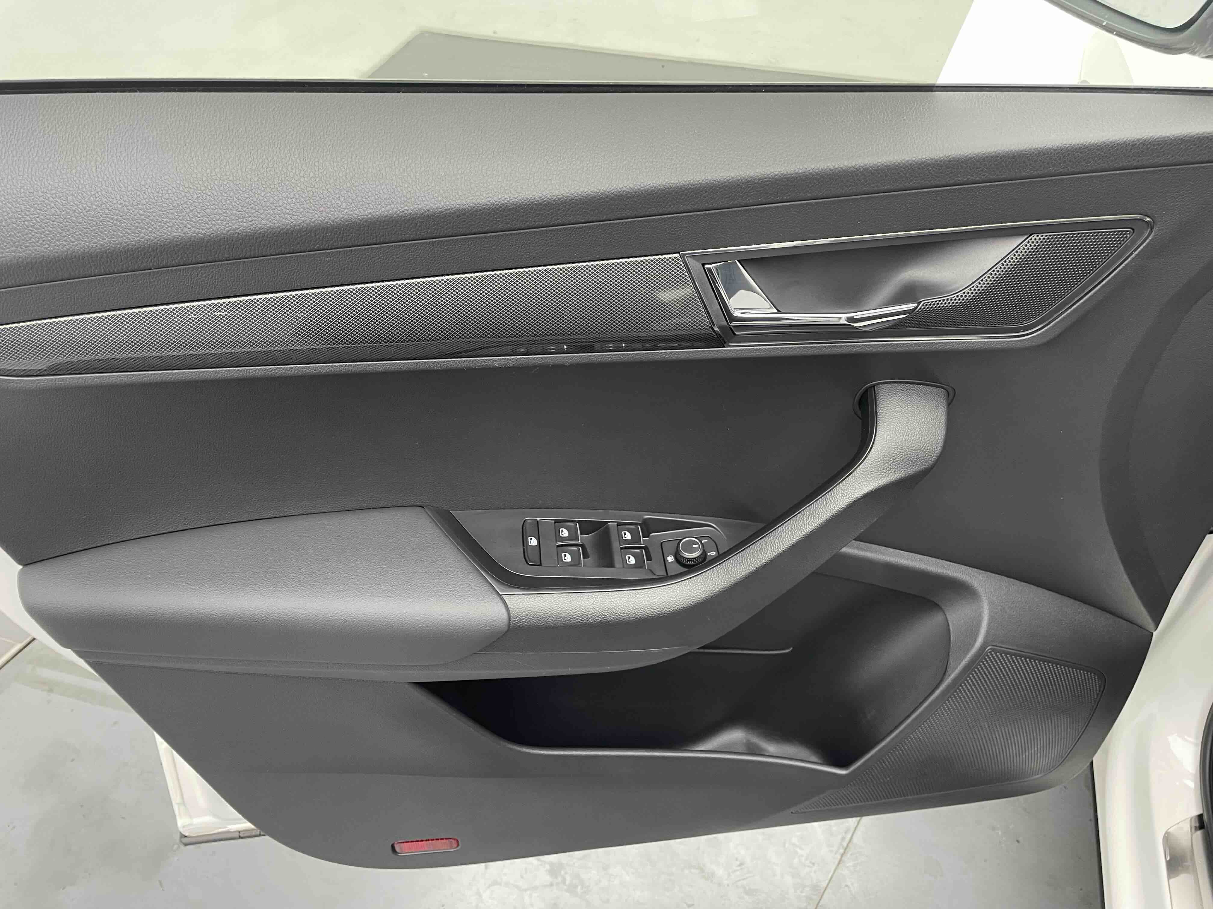 Skoda Karoq 2021 изображение автомобиля #11