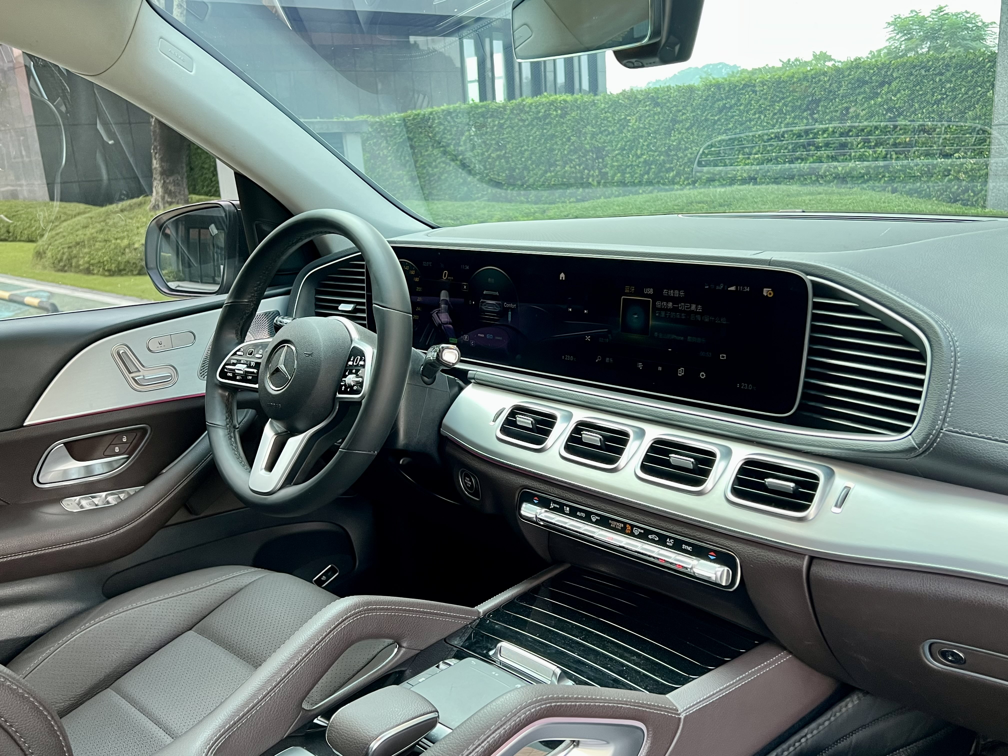 Mercedes-Benz GLE Class 2021 car image #11