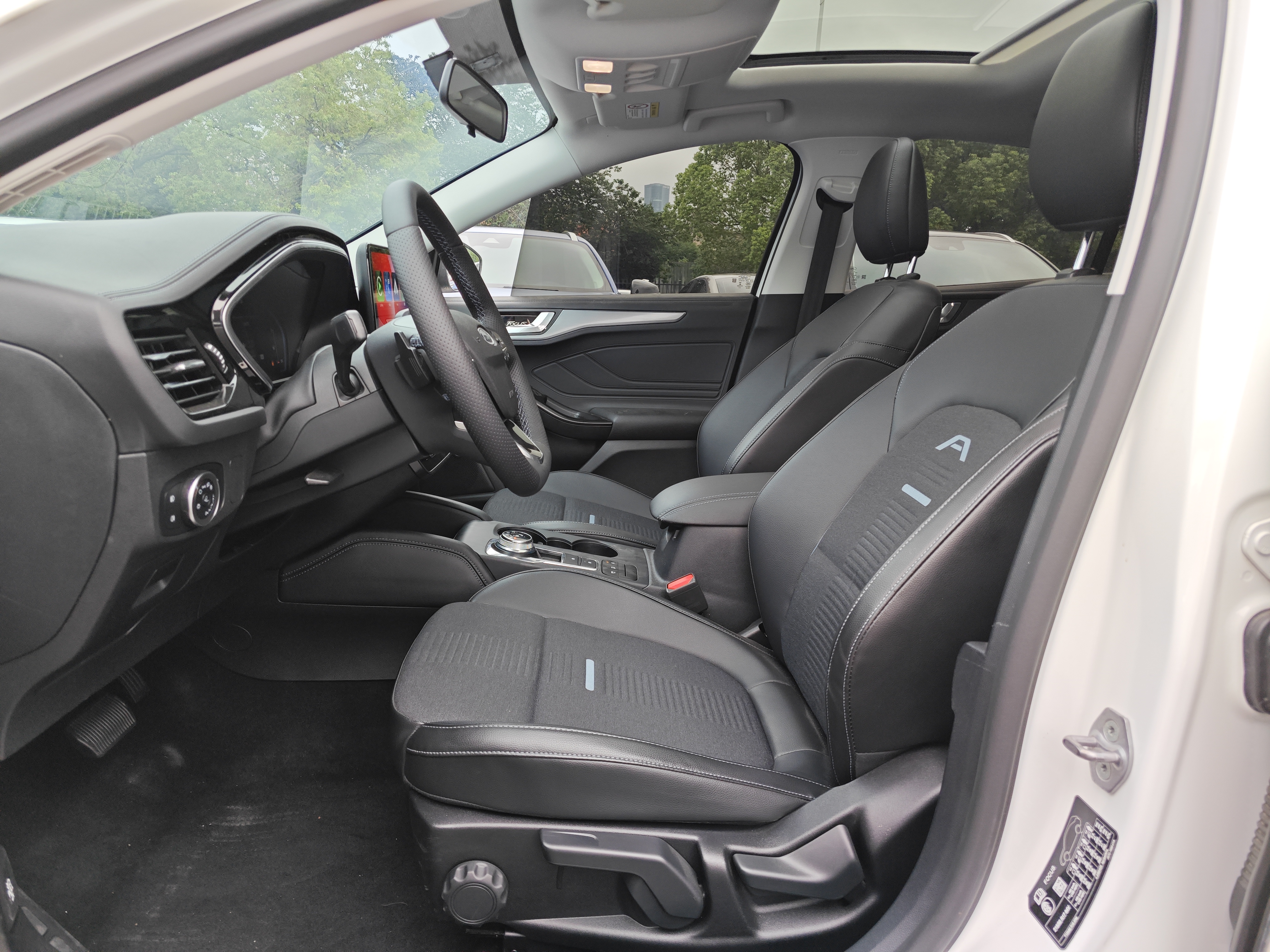 Ford Focus Active 2022 #11 Ford Focus Active 2022 صورة سيارة #11