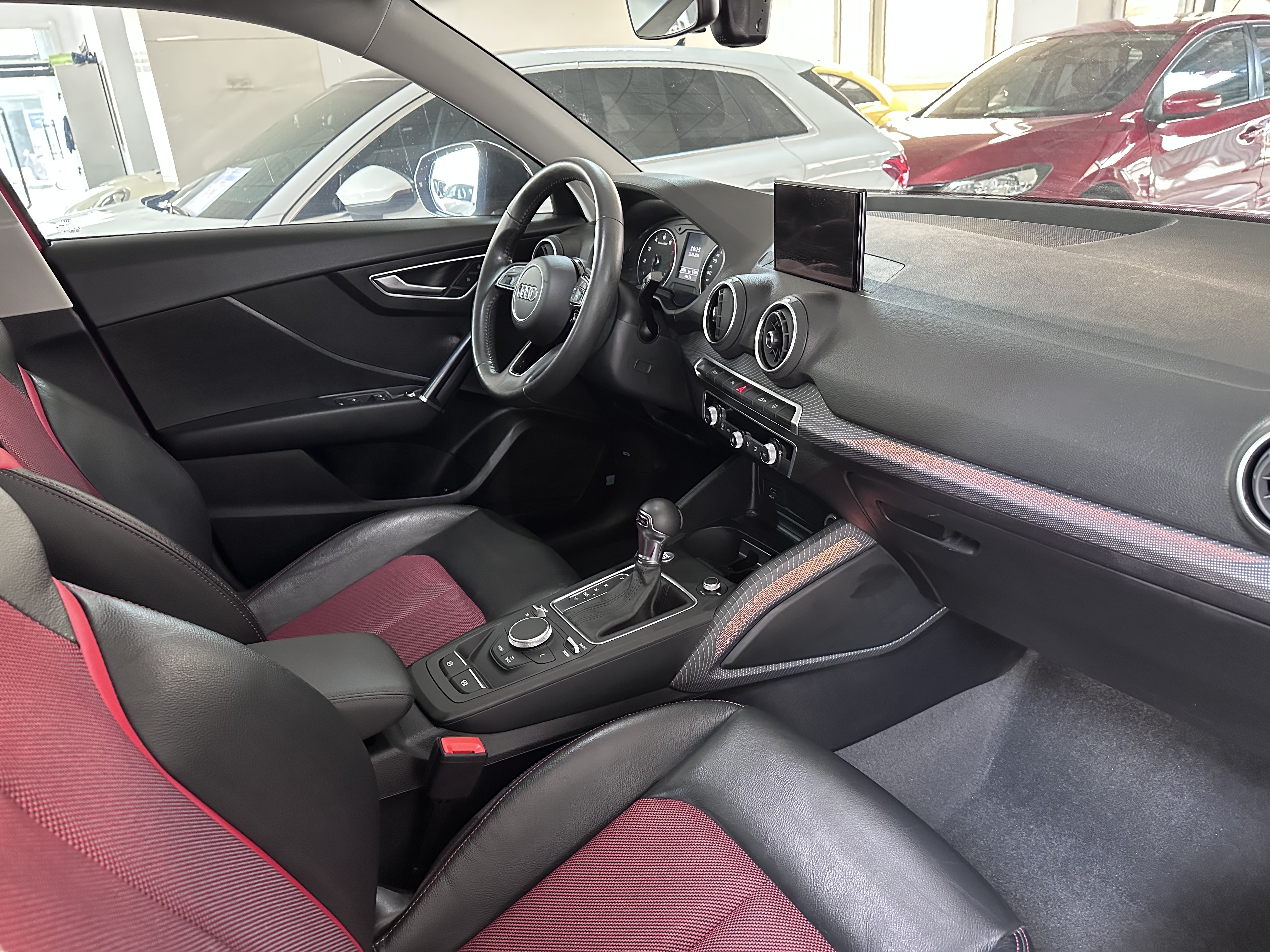 Q2L 2020 car image #11
