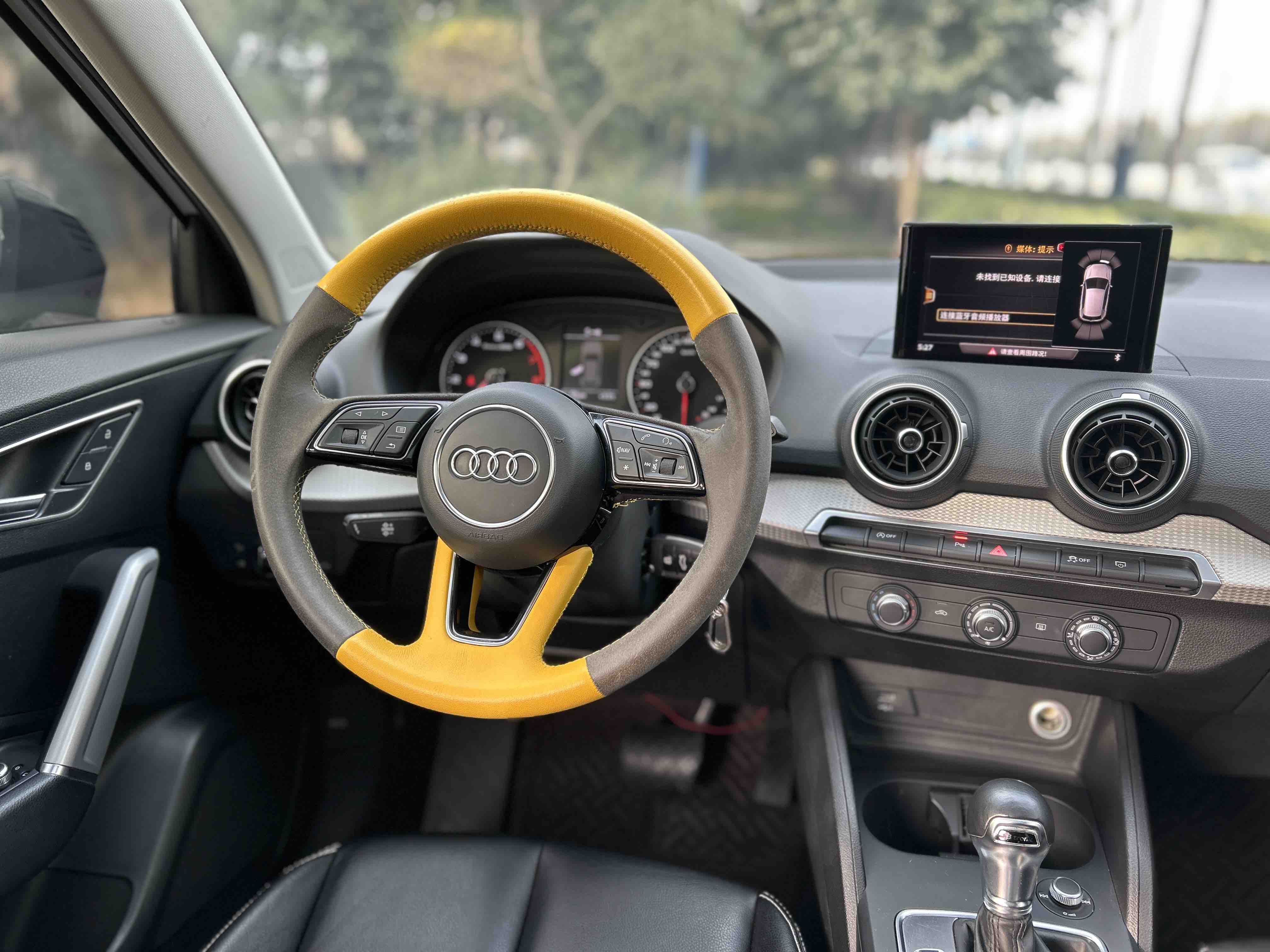 Audi Q2L 2021 car image #11