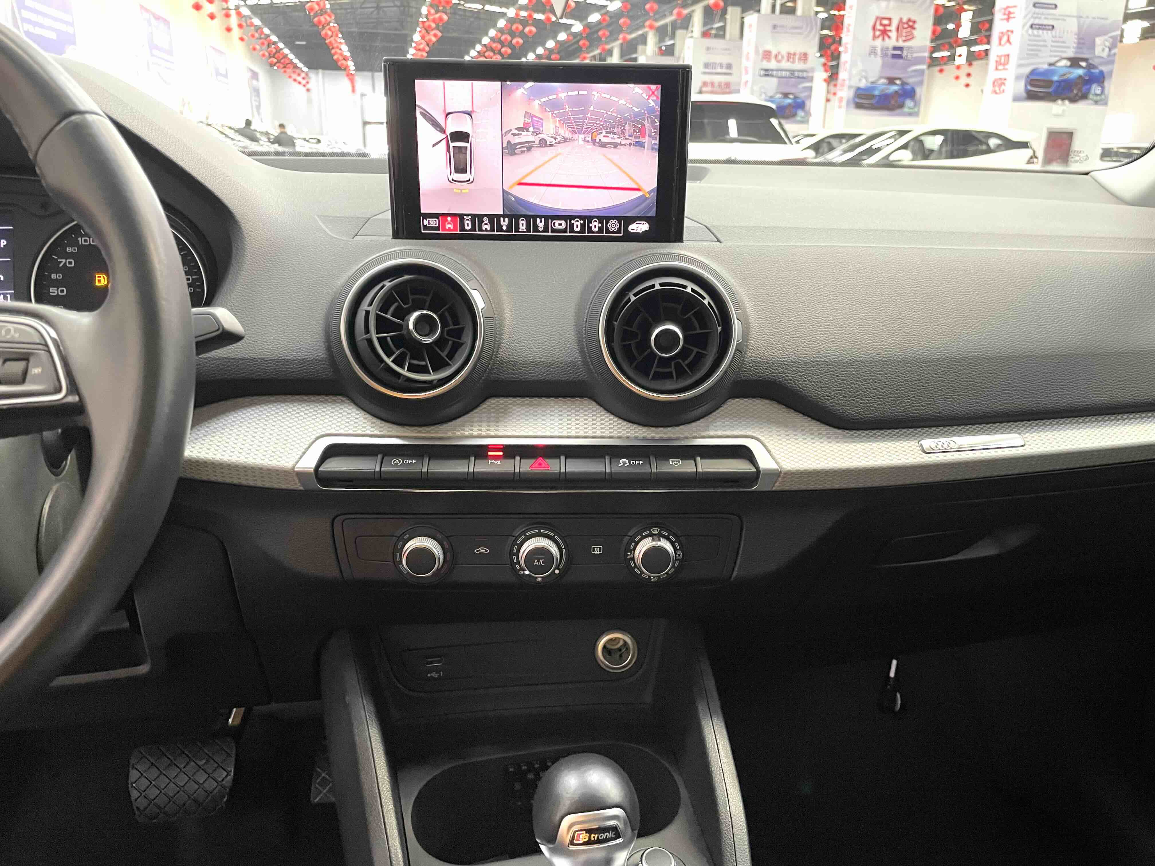 Audi Q2L 2021 car image #11