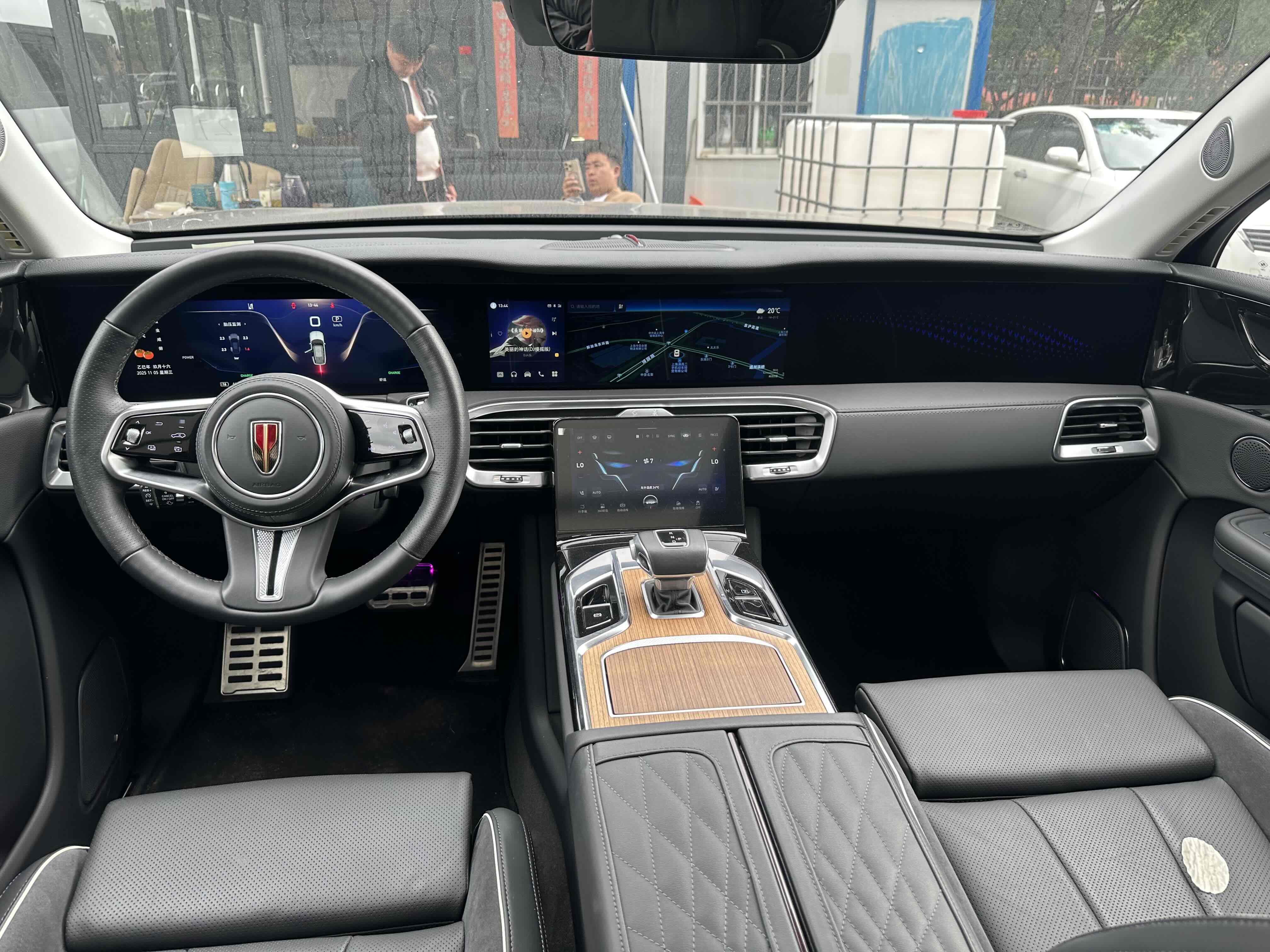 HongQi E-HS9 2023 immagine di auto #11