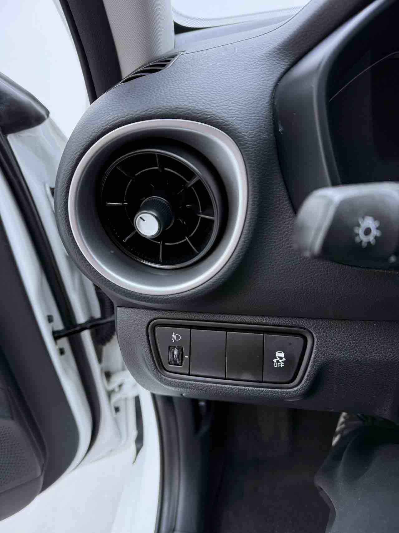 Kia K3 2022 car image #11