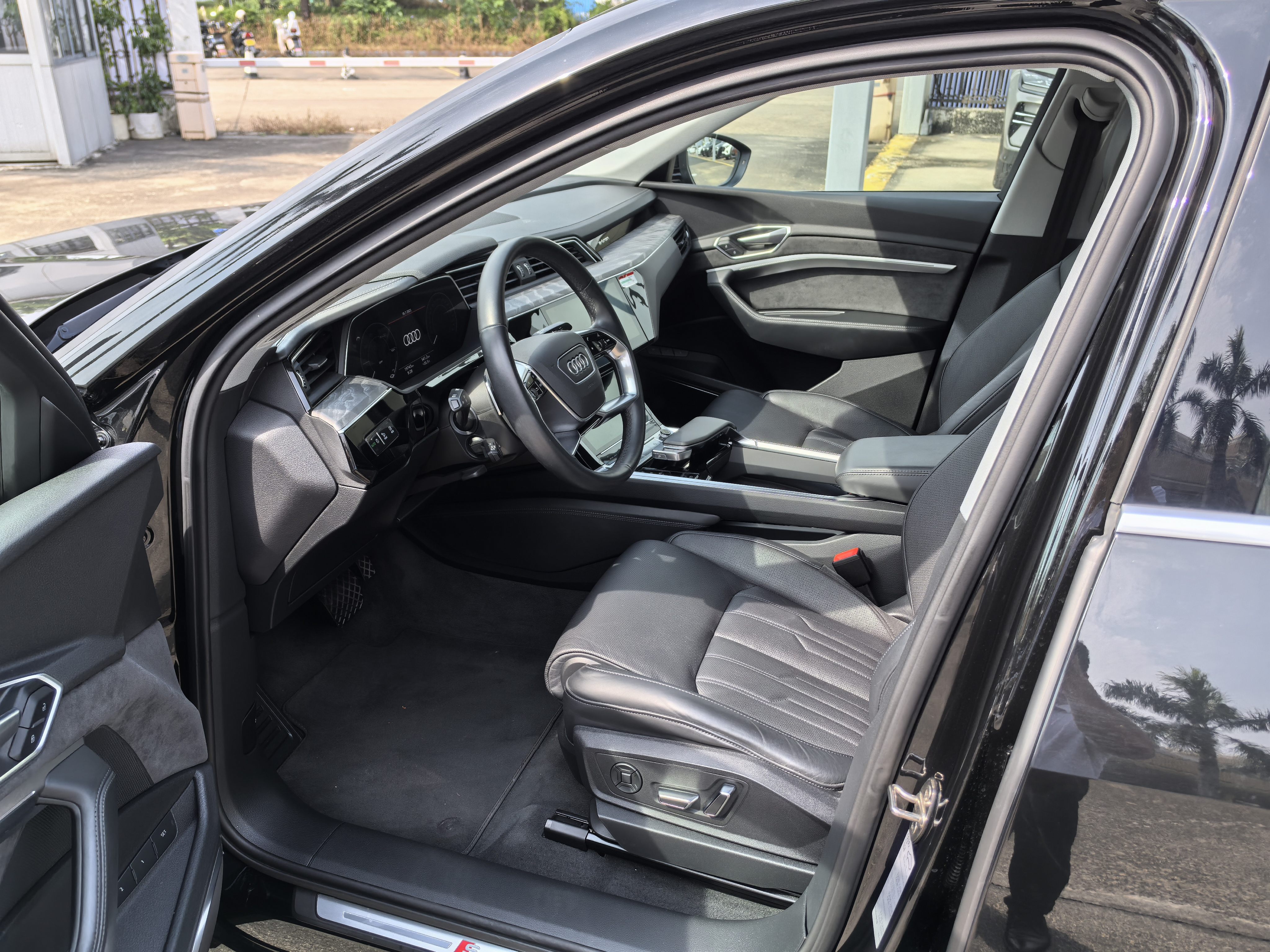 Audi e-tron (Imported) 2022 car image #11