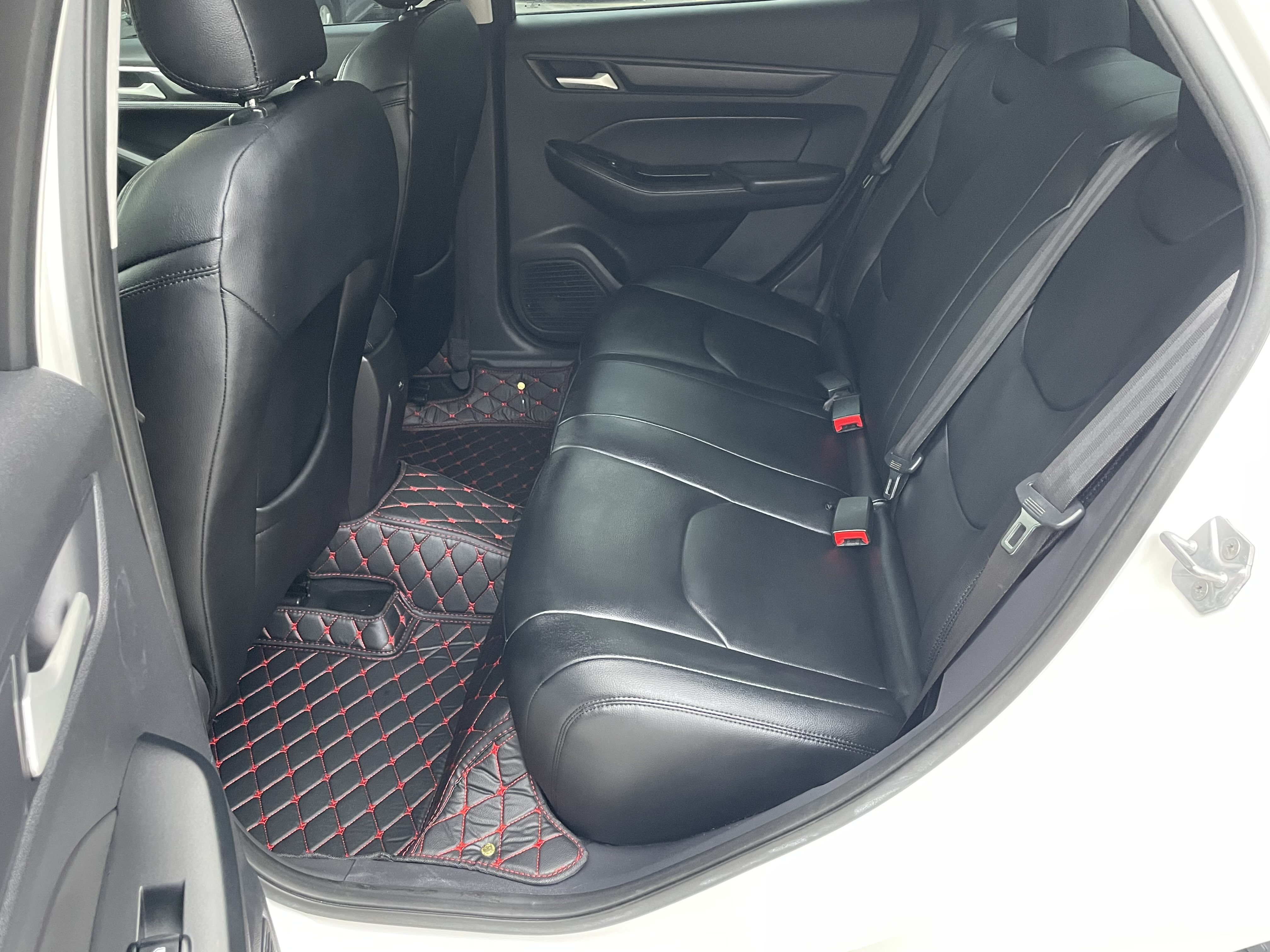 Ford Escort 2022 car image #11