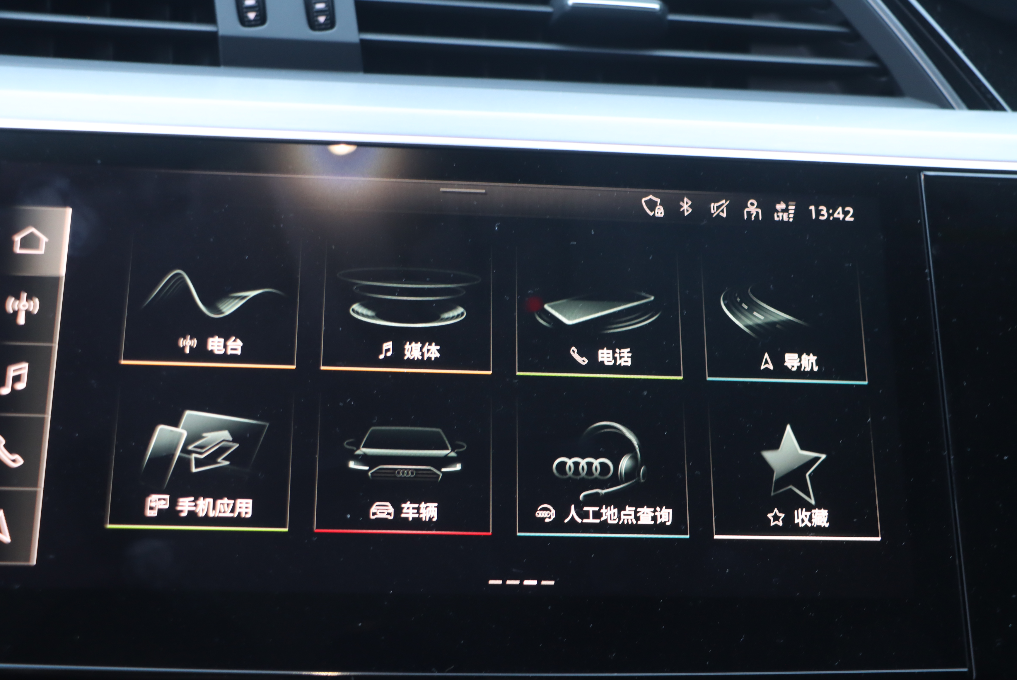 Audi e-tron 2022 car image #11