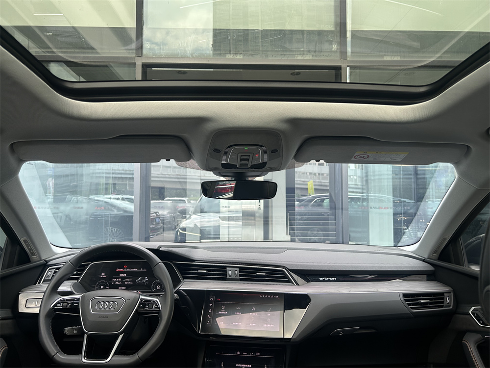 Audi e-tron 2023 car image #11