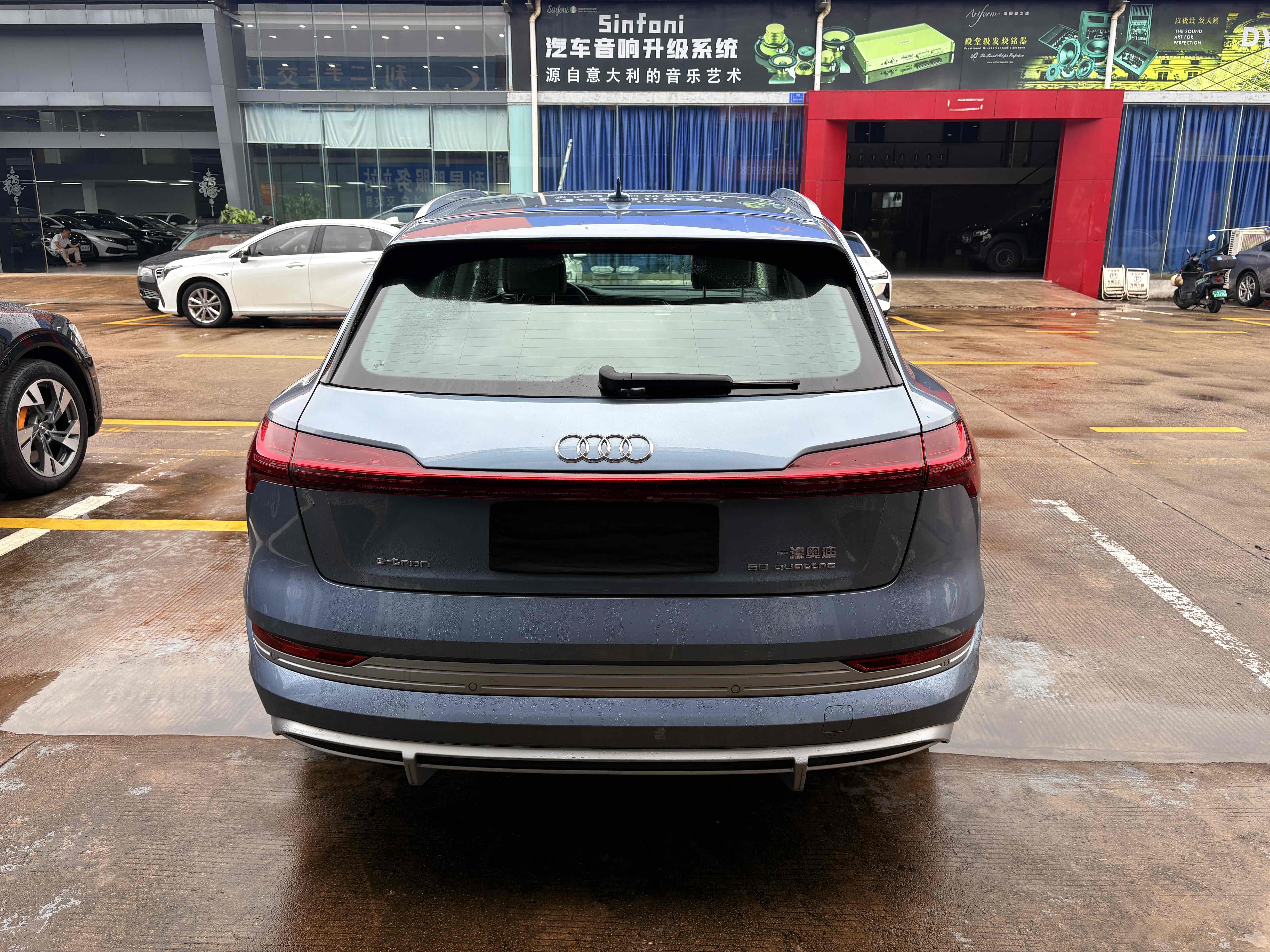 Audi e-tron 2021 изображение автомобиля #11