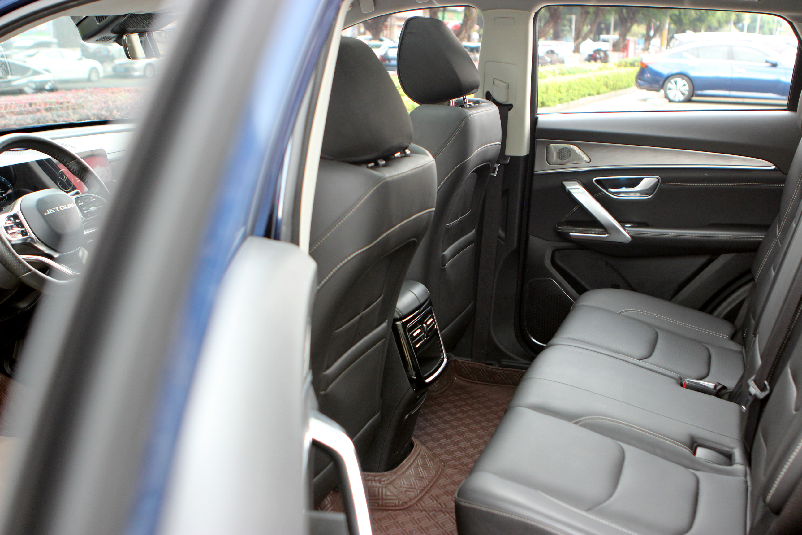 X70 PLUS 2022 car image #11