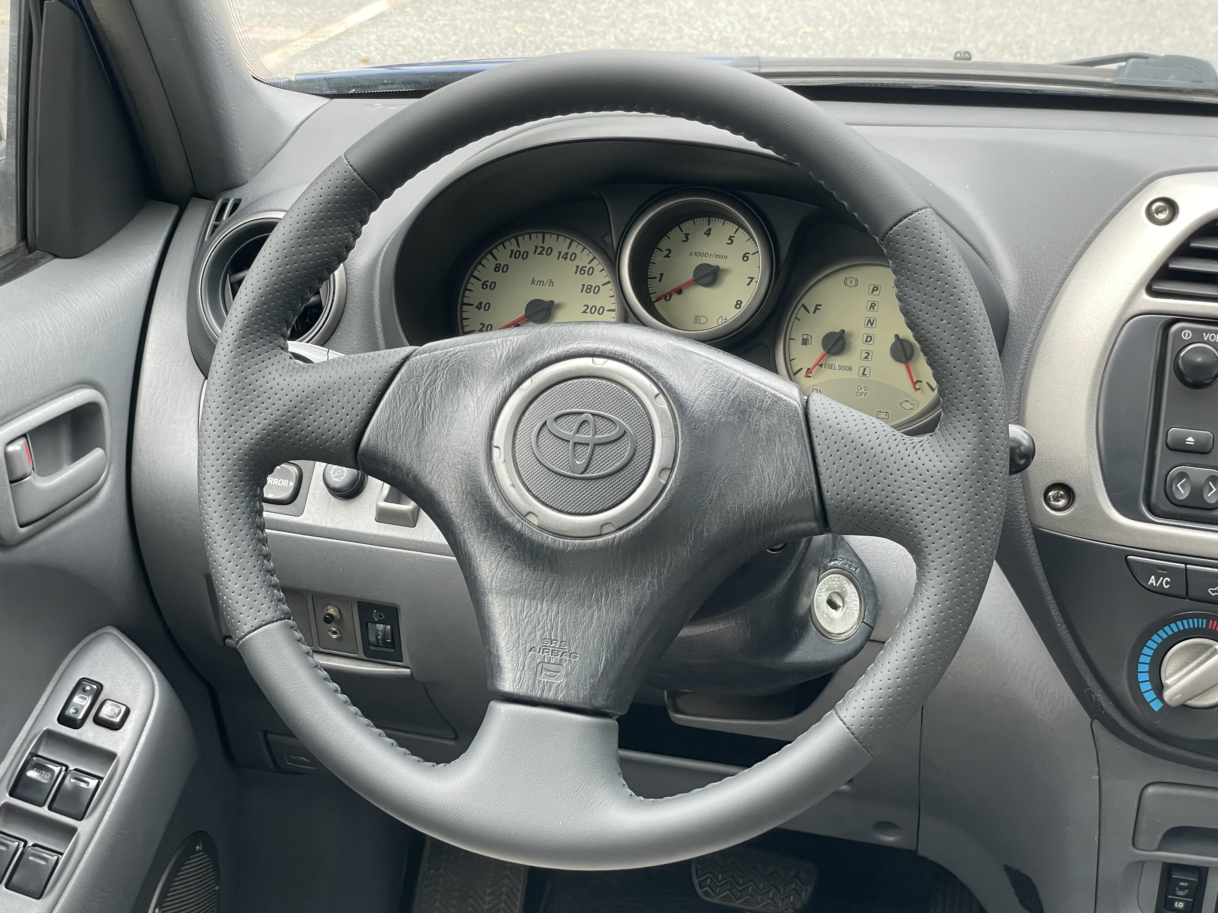 Toyota RAV4 (Imported) 2004 изображение автомобиля #11