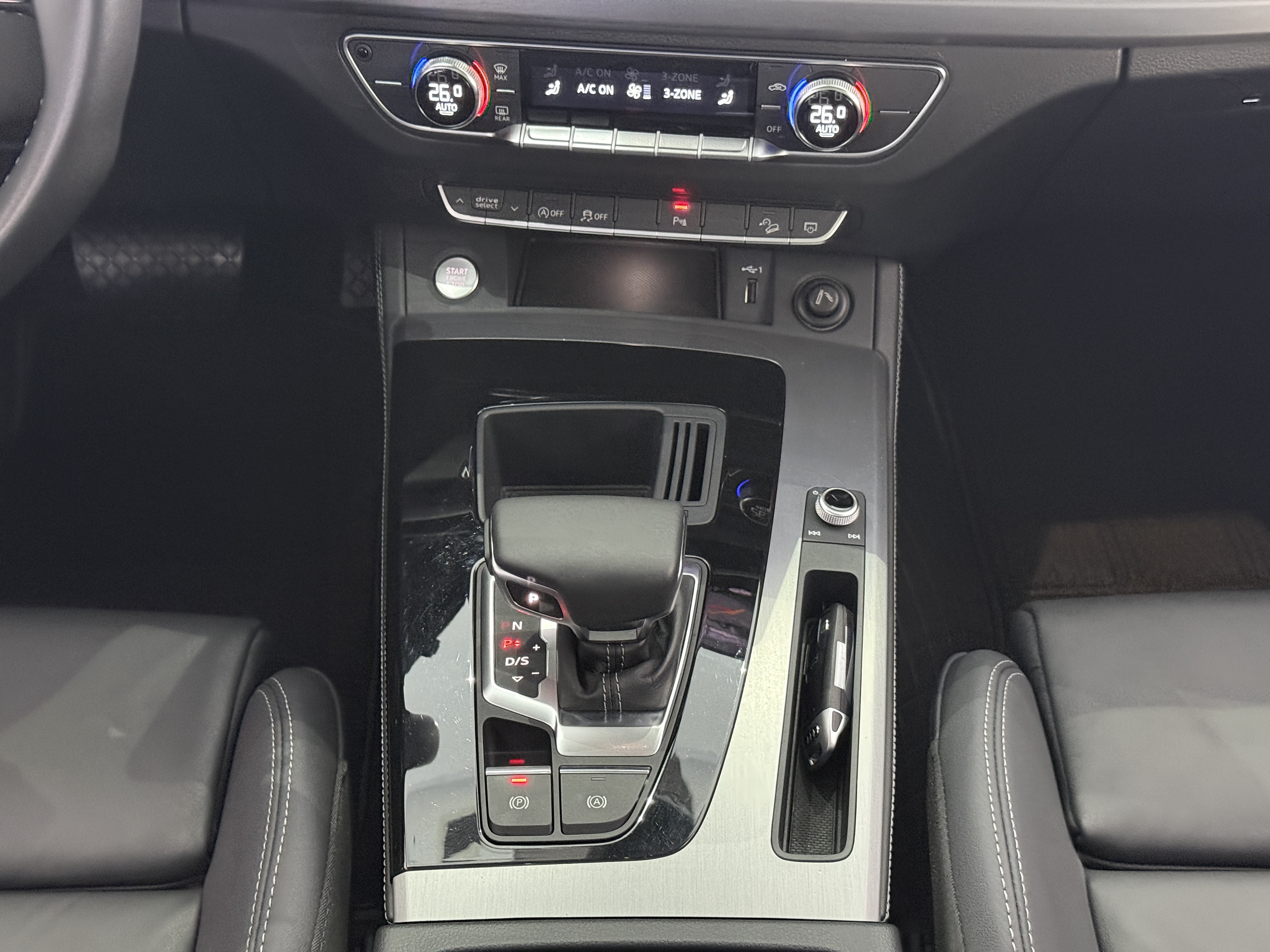 Audi Q5L 2021 car image #11