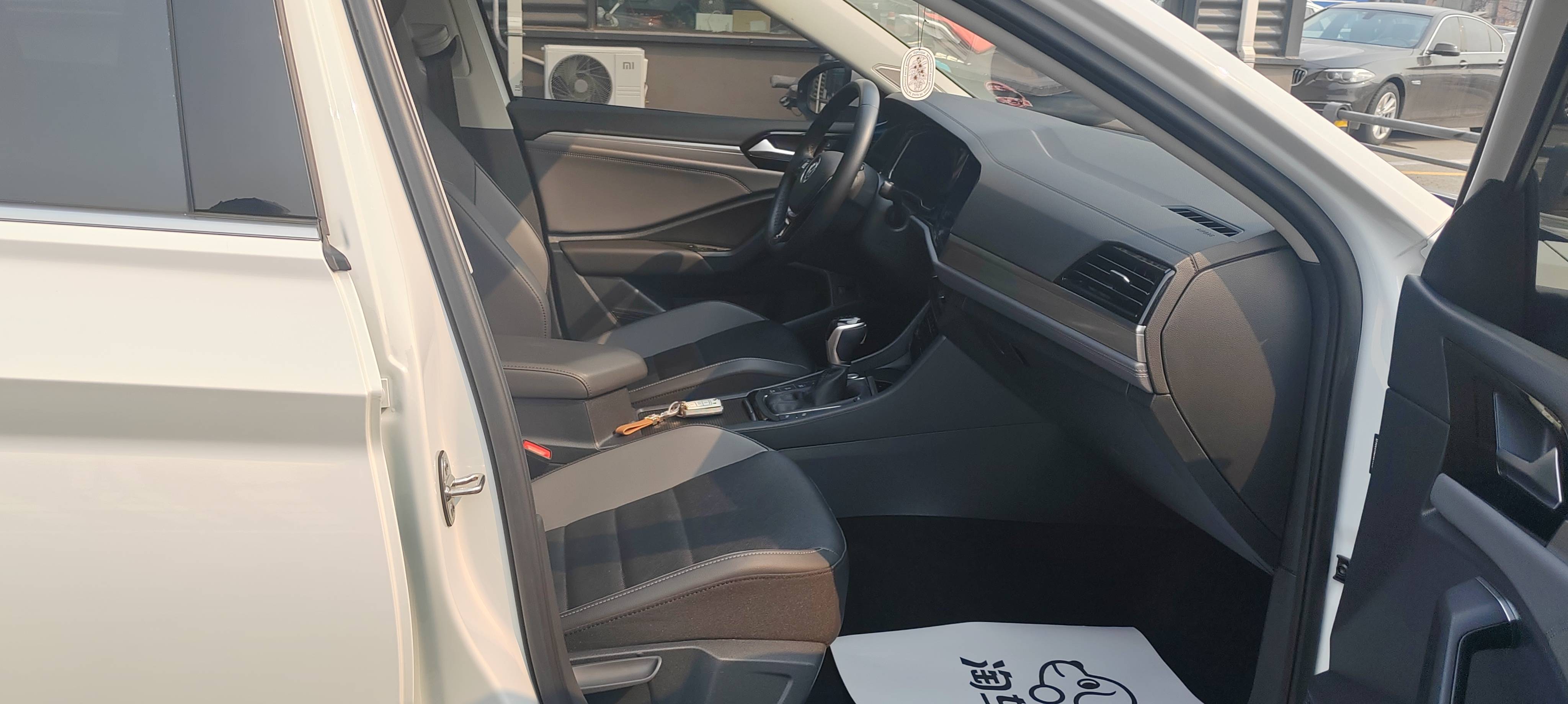 Volkswagen Sagitar 2021 car image #11