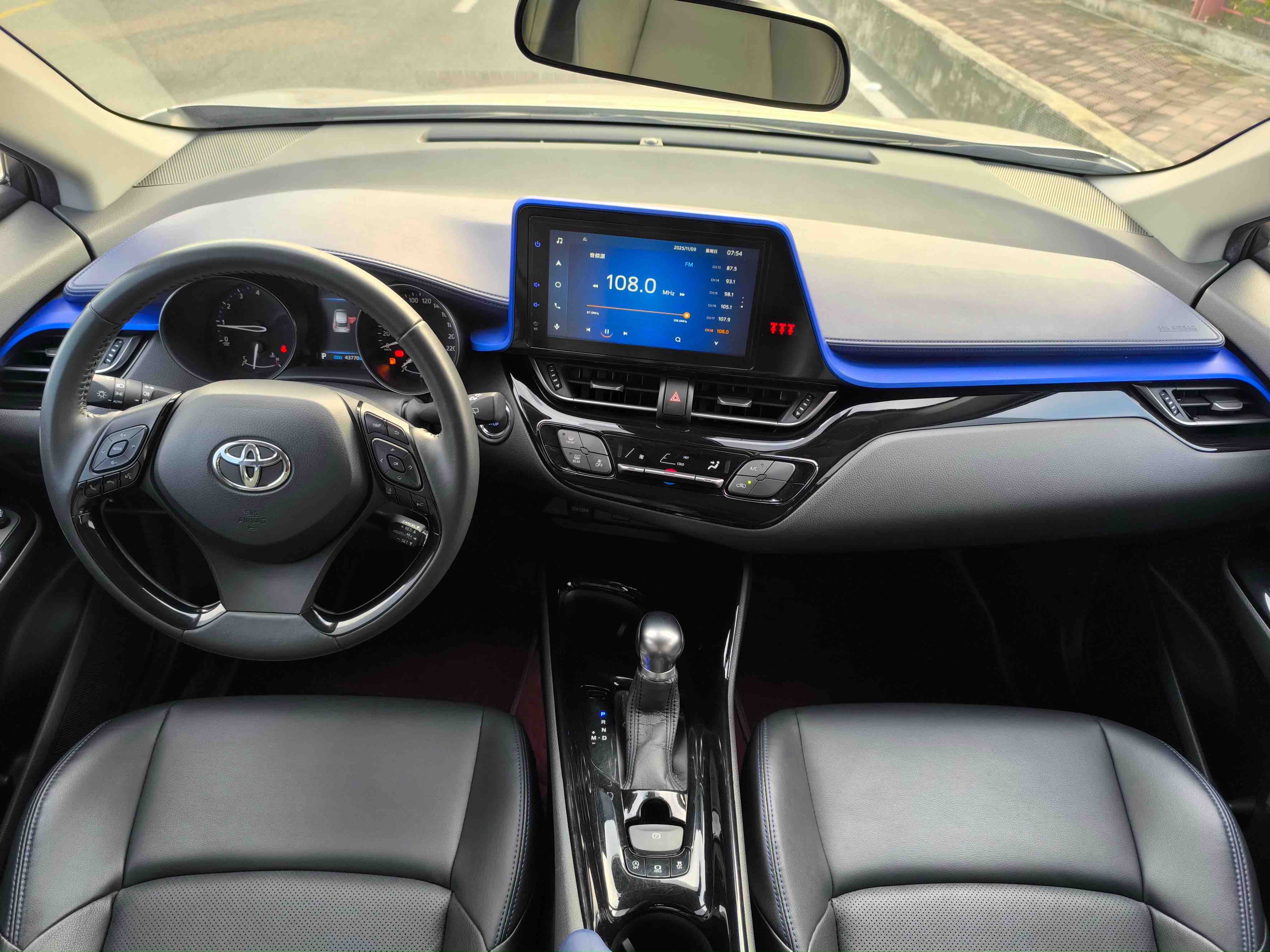 Toyota C-HR 2022 #11 Toyota C-HR 2022 car image #11