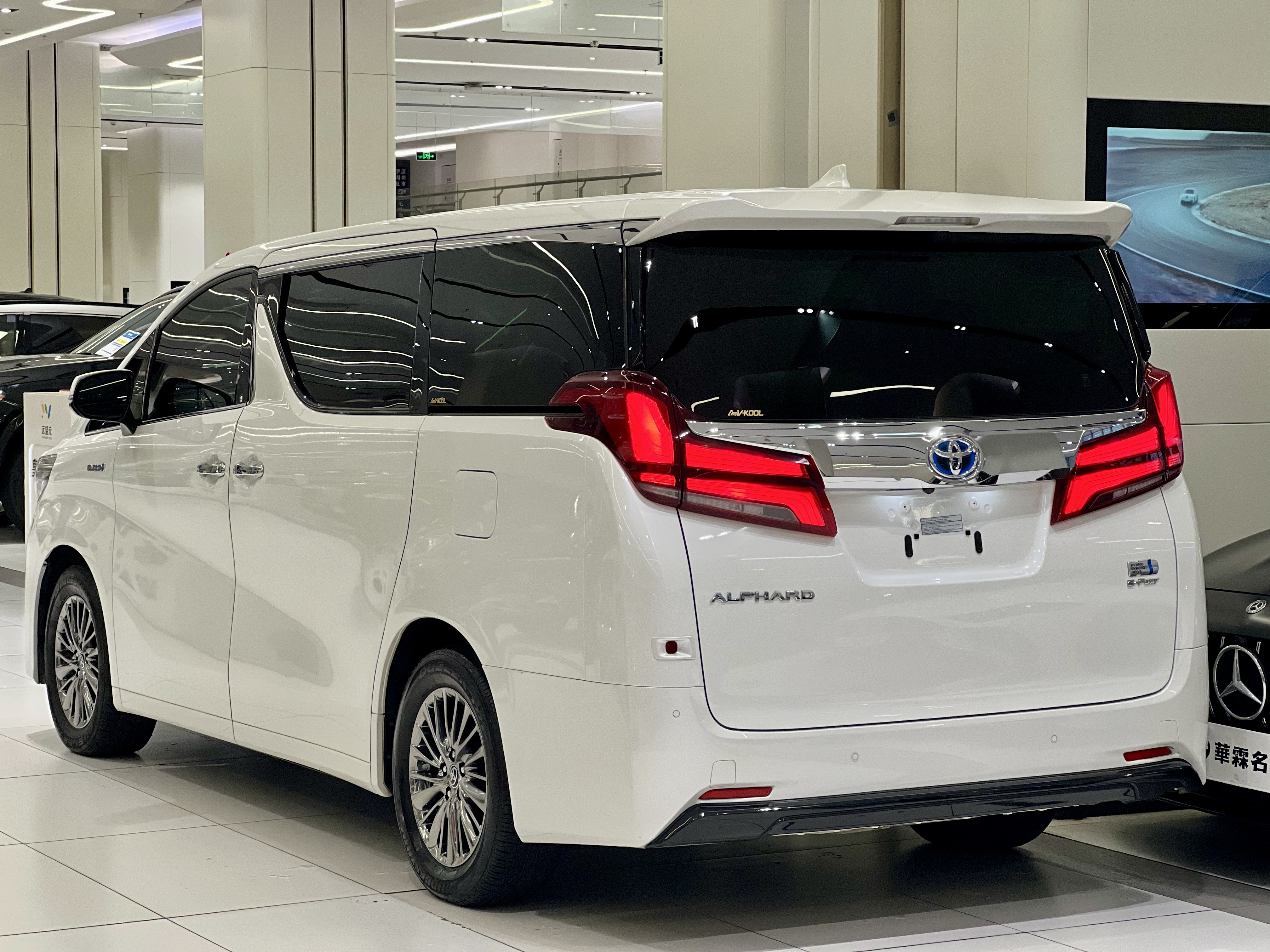 Toyota Alphard 2021 car image #11