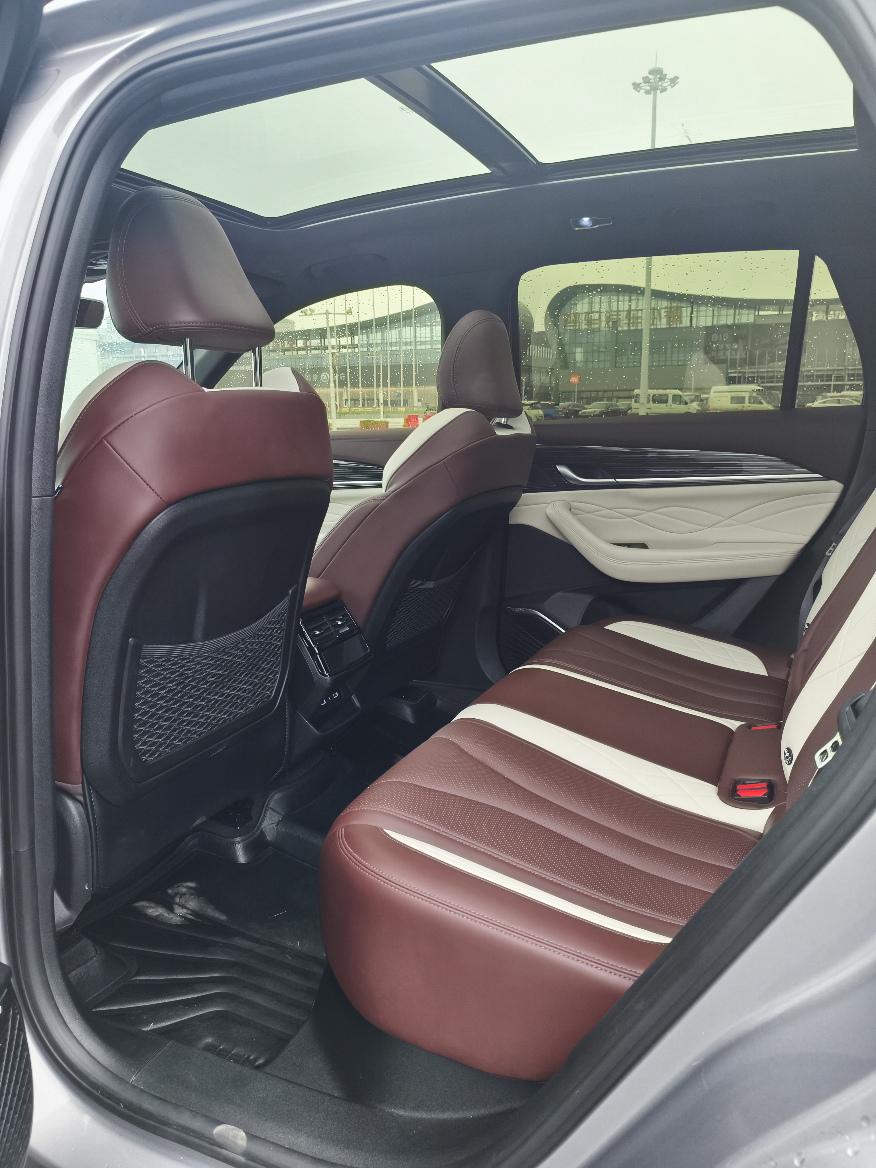 GEELY Tugella 2022 car image #11