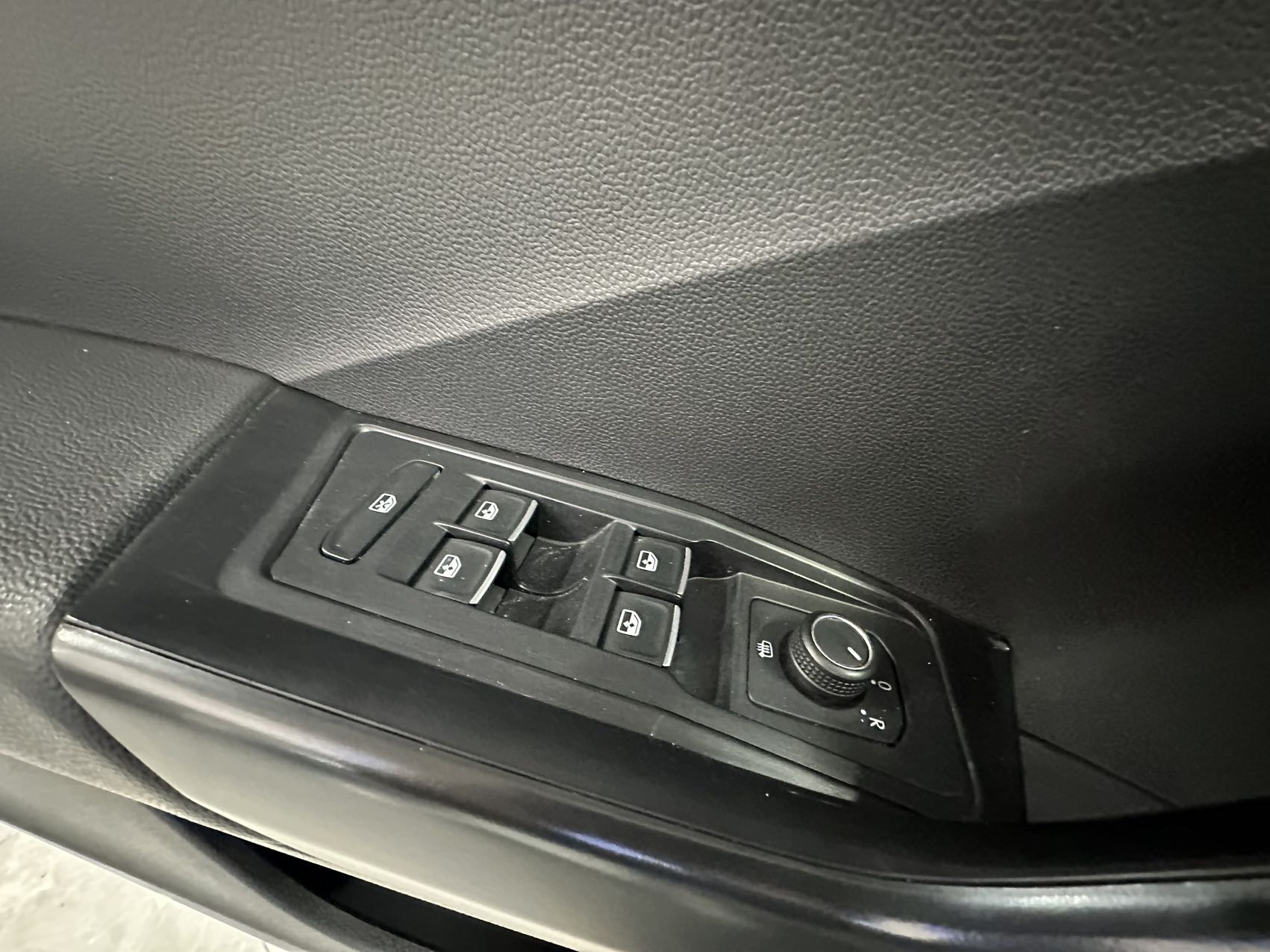 Volkswagen T-Roc 2022 car image #11