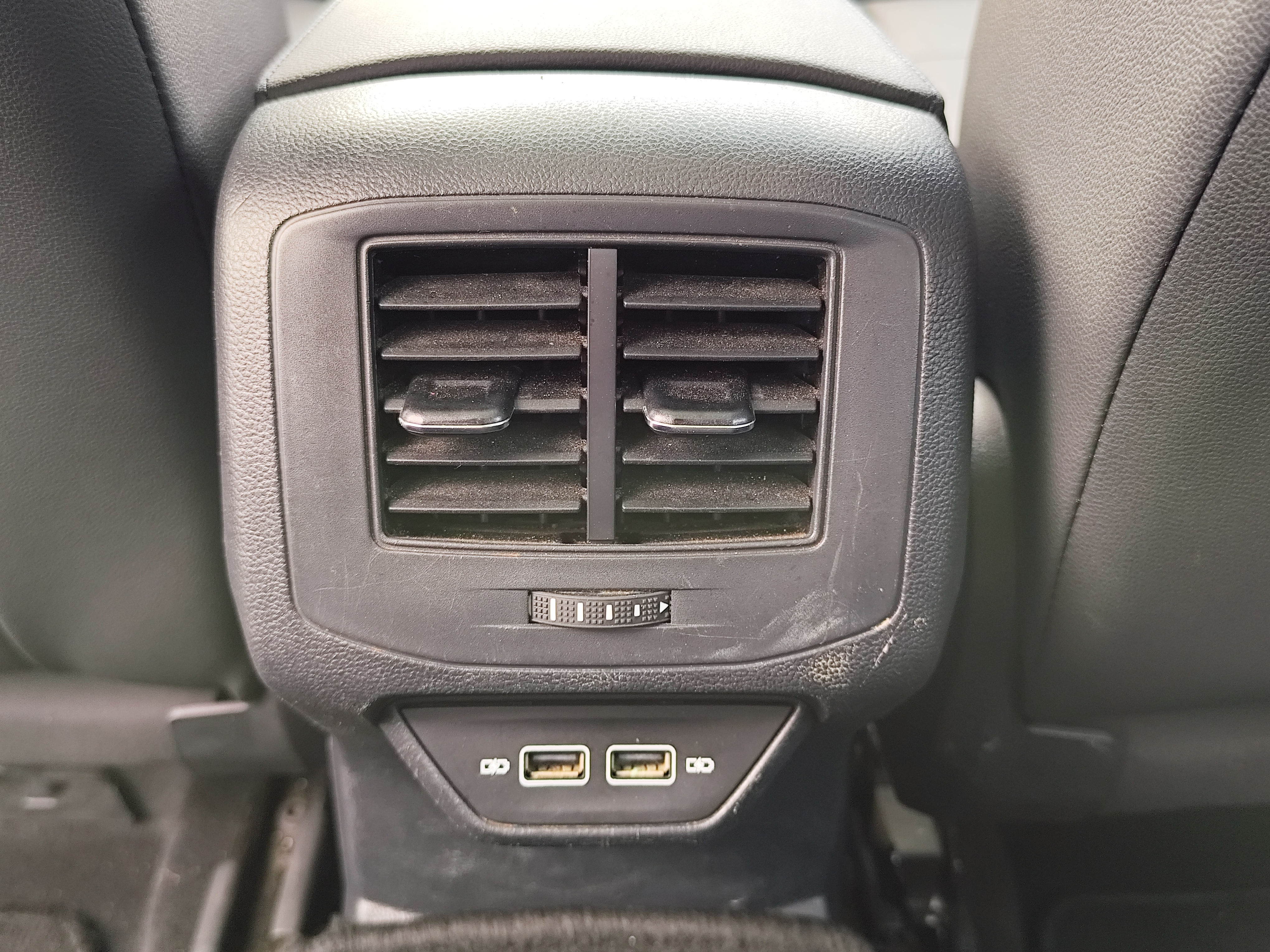 Volkswagen T-Roc 2021 car image #11