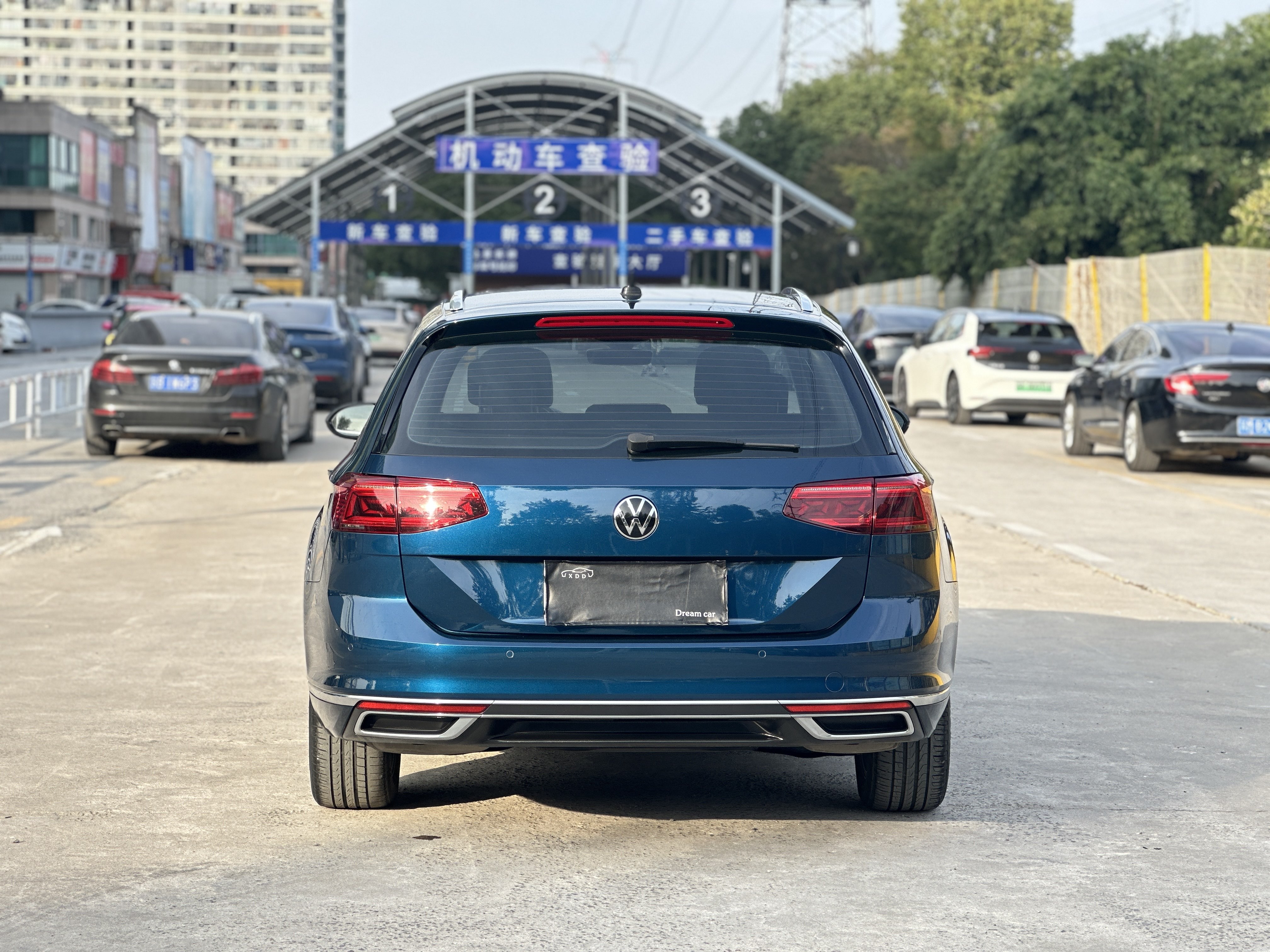 Volkswagen Passat Variant 2022 immagine di auto #11