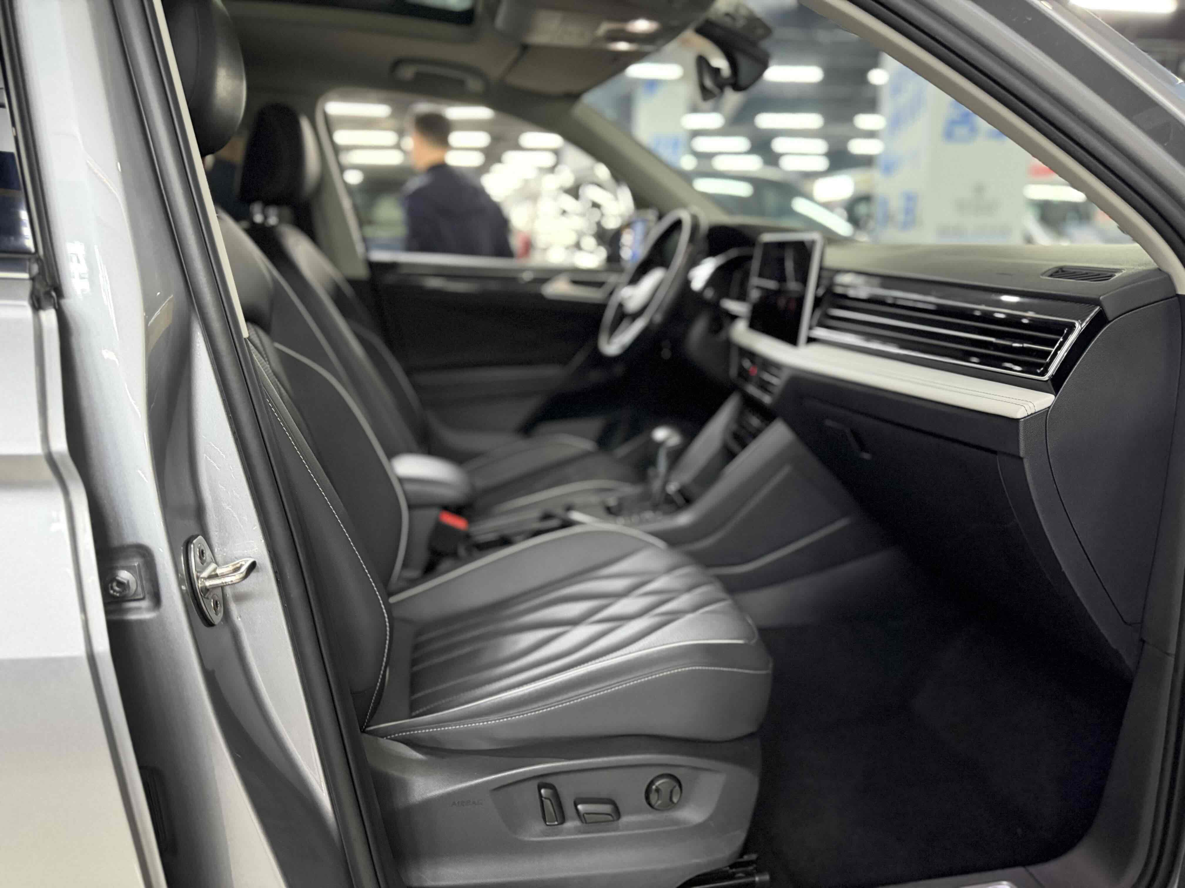 Volkswagen Tiguan L 2022 #11 Volkswagen Tiguan L 2022 car image #11