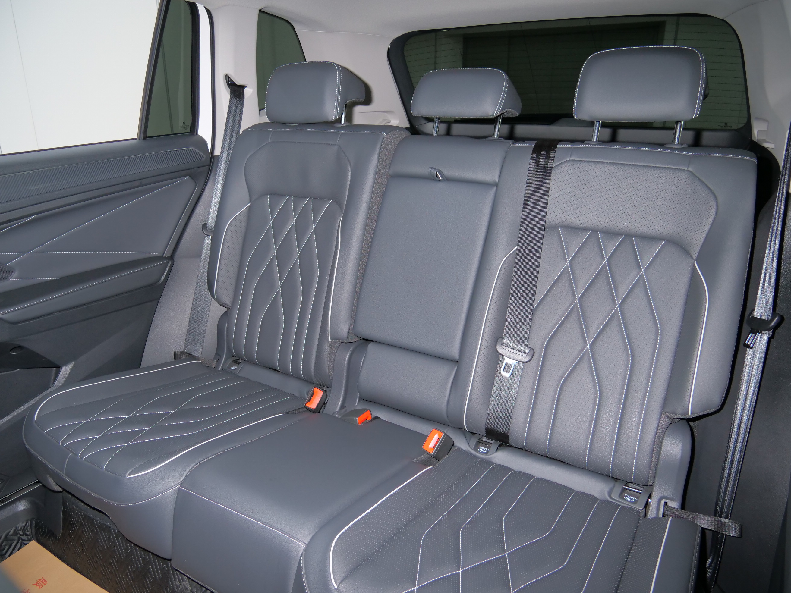 Volkswagen Tiguan L 2022 car image #11