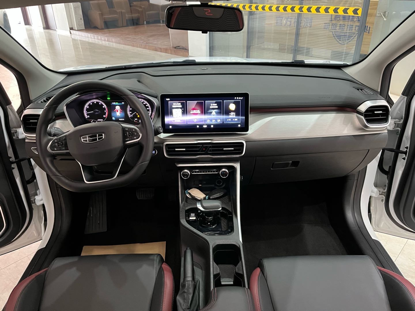 GEELY Coolray 2022 car image #11