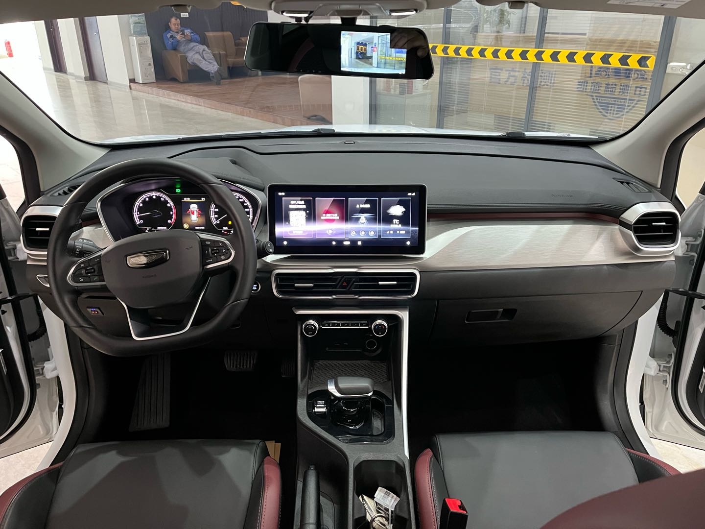 GEELY Coolray 2023 car image #11