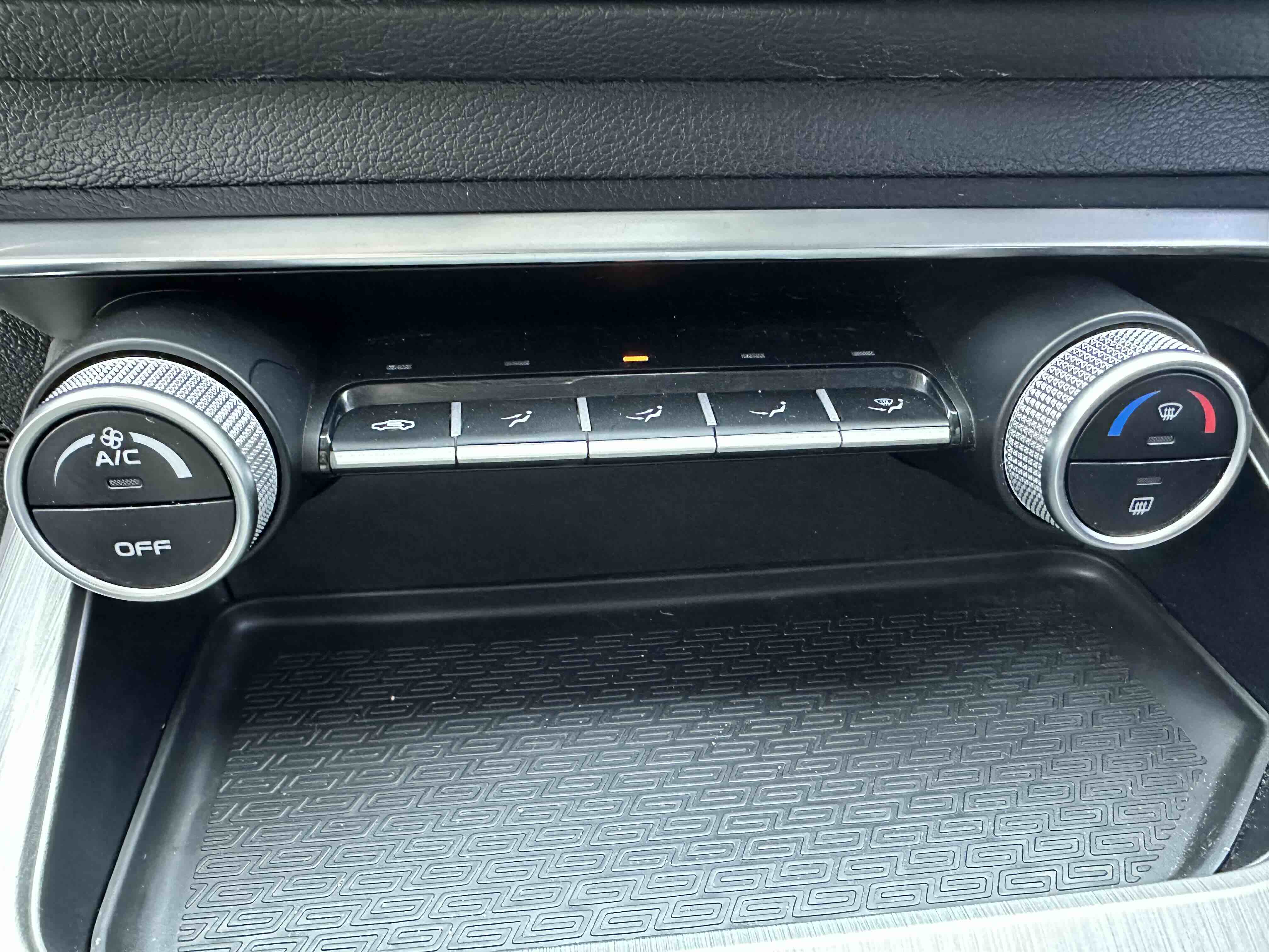 GEELY Coolray 2022 #11 GEELY Coolray 2022 car image #11