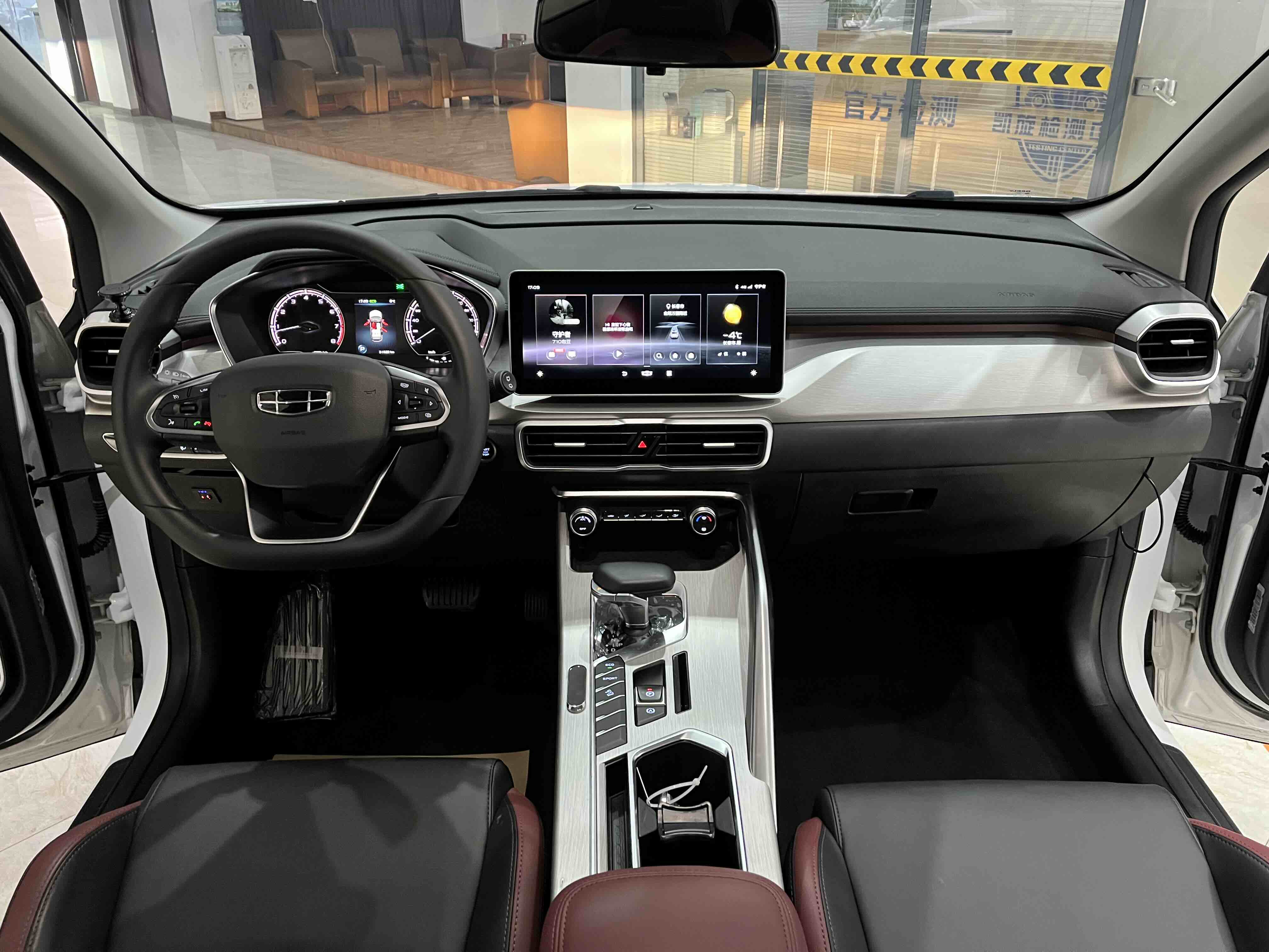 GEELY Coolray 2022 car image #11