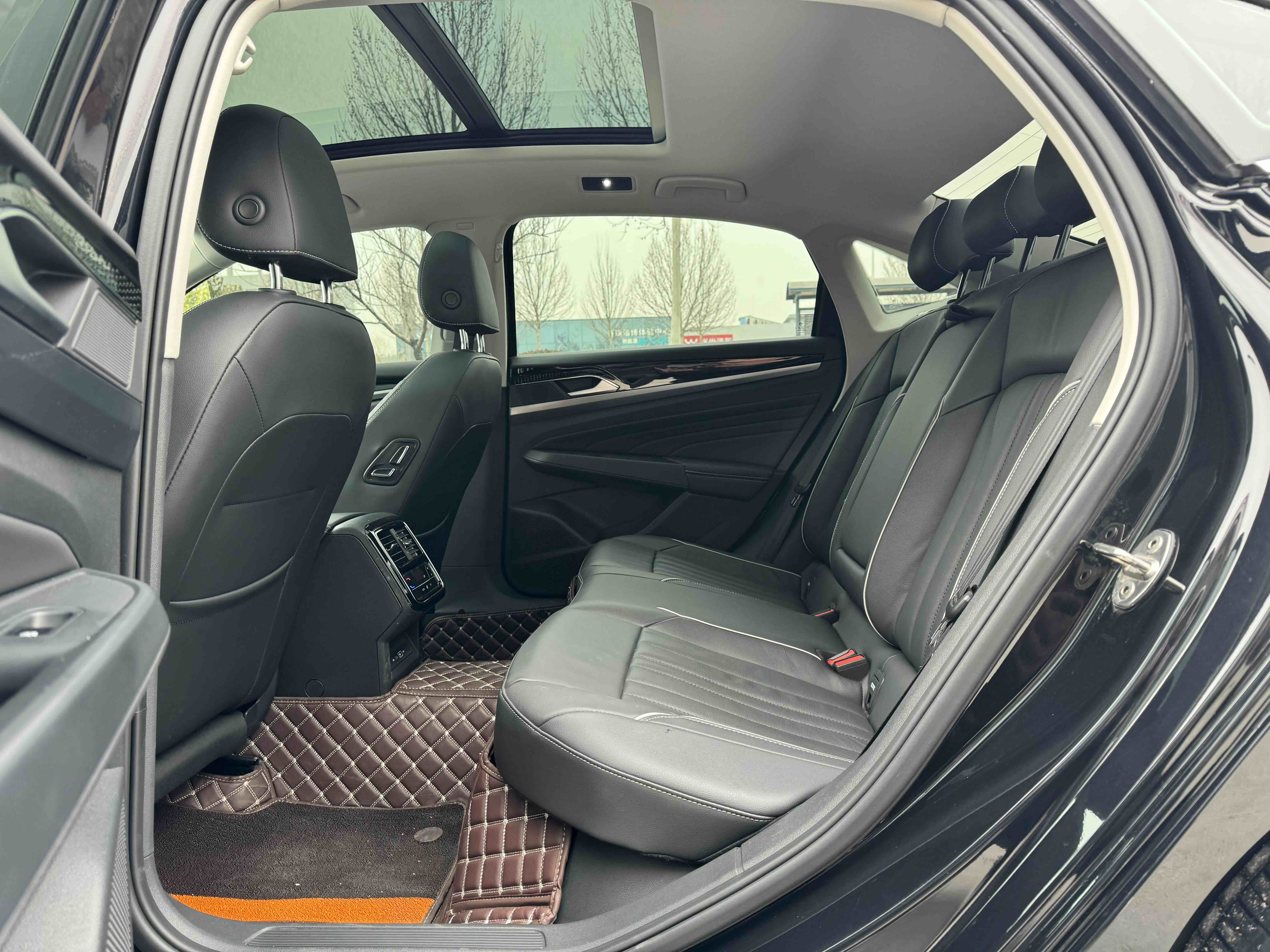 Volkswagen Passat 2022 immagine di auto #11