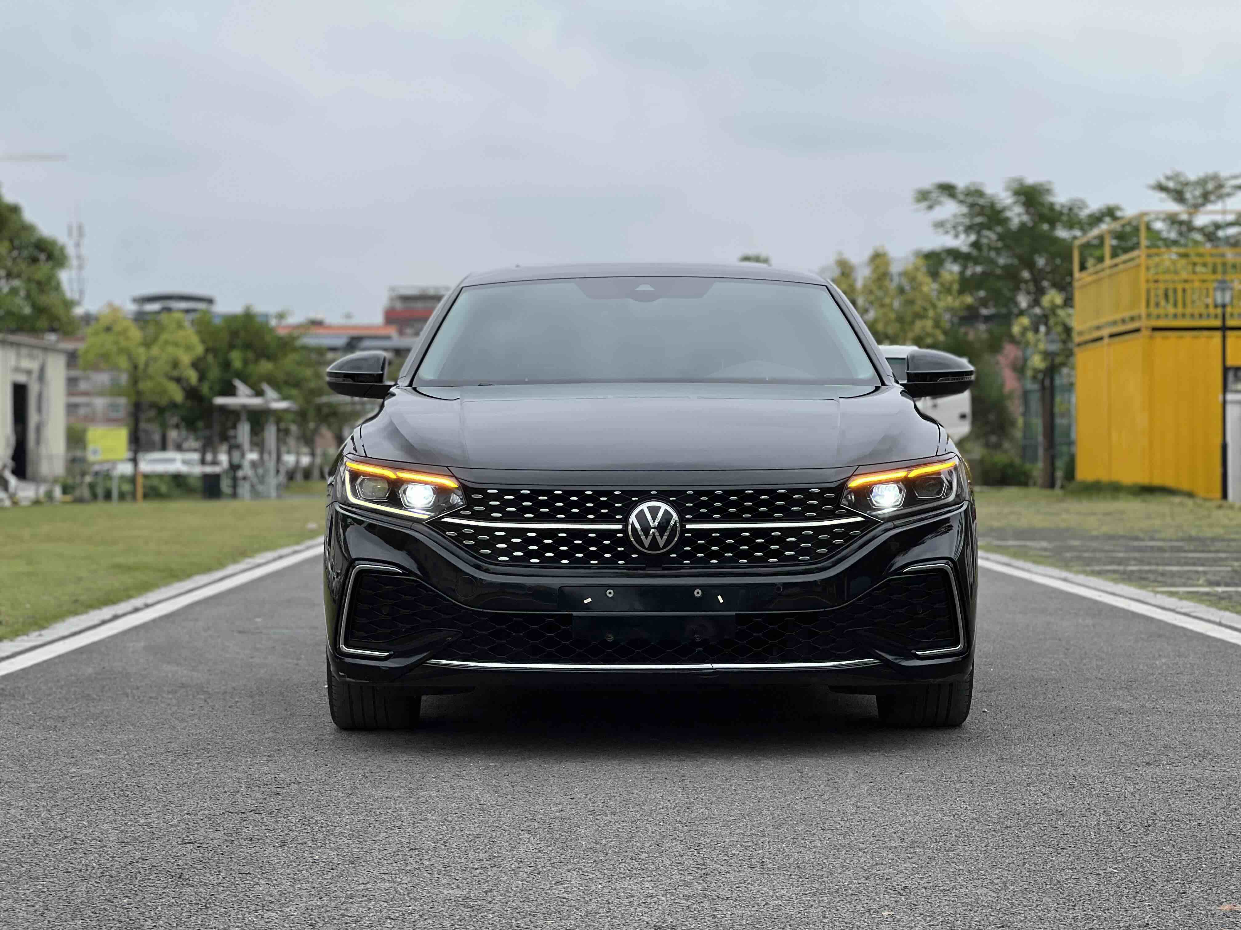 Volkswagen Passat 2022 car image #11
