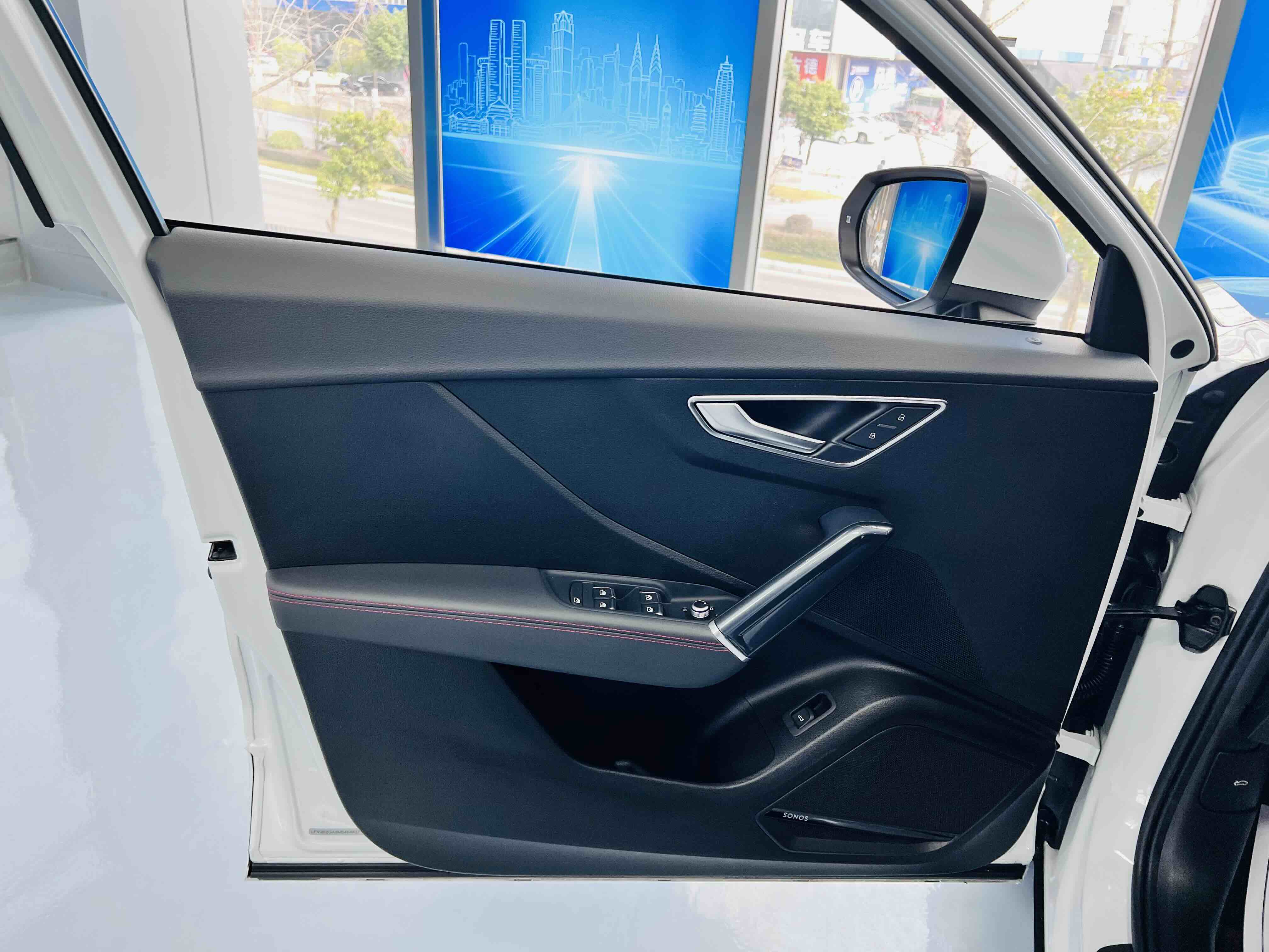 Q2L 2022 car image #11