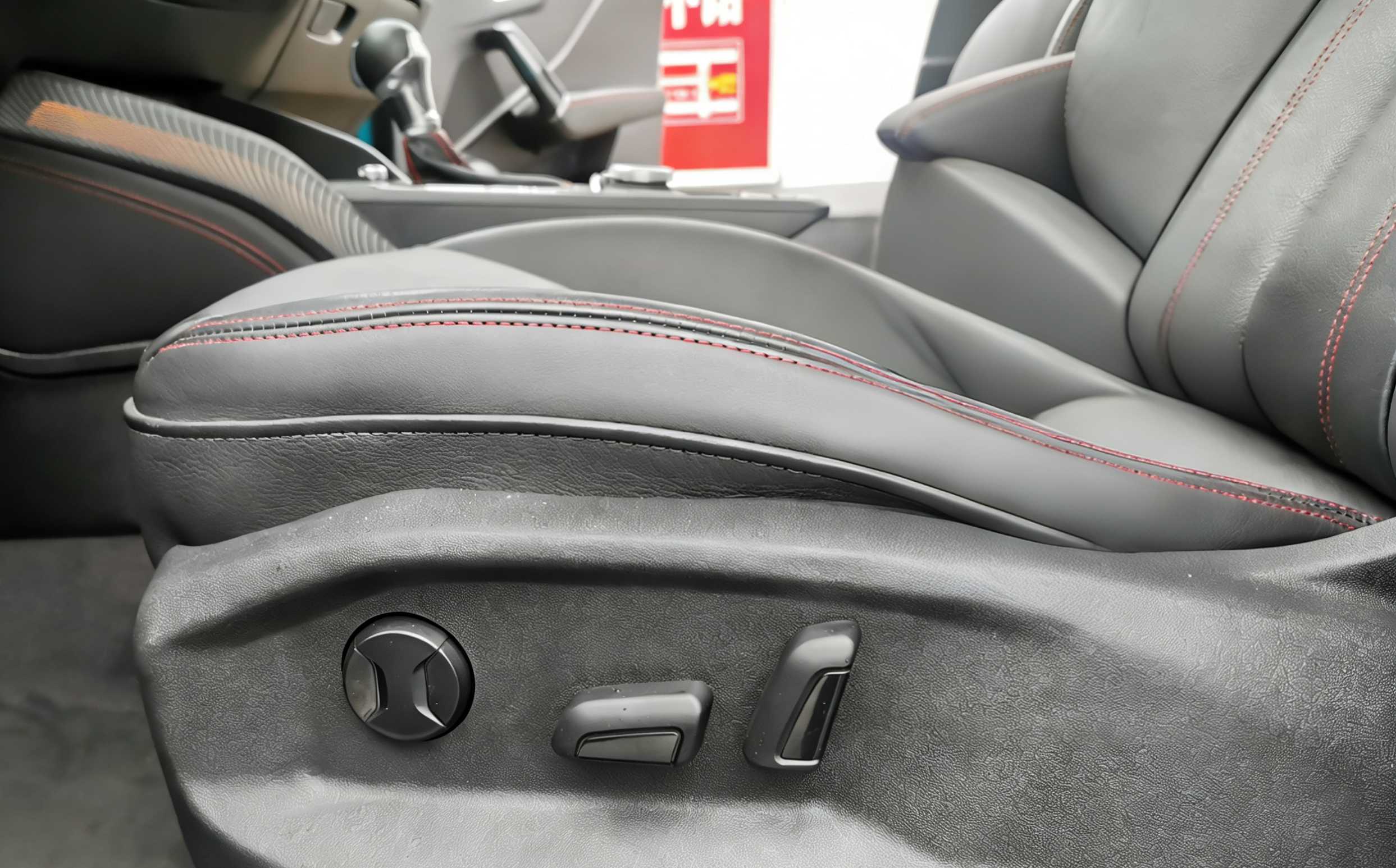 Audi Q2L 2022 car image #11