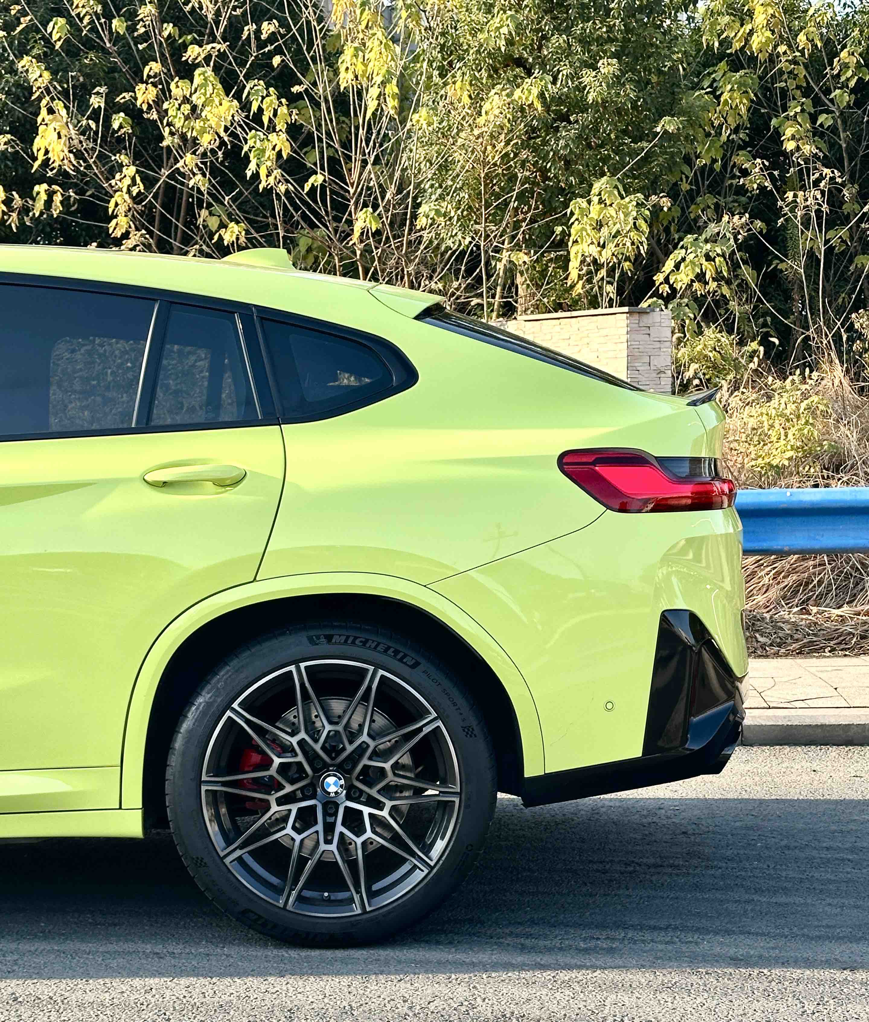BMW X4 M 2024 صورة سيارة #11
