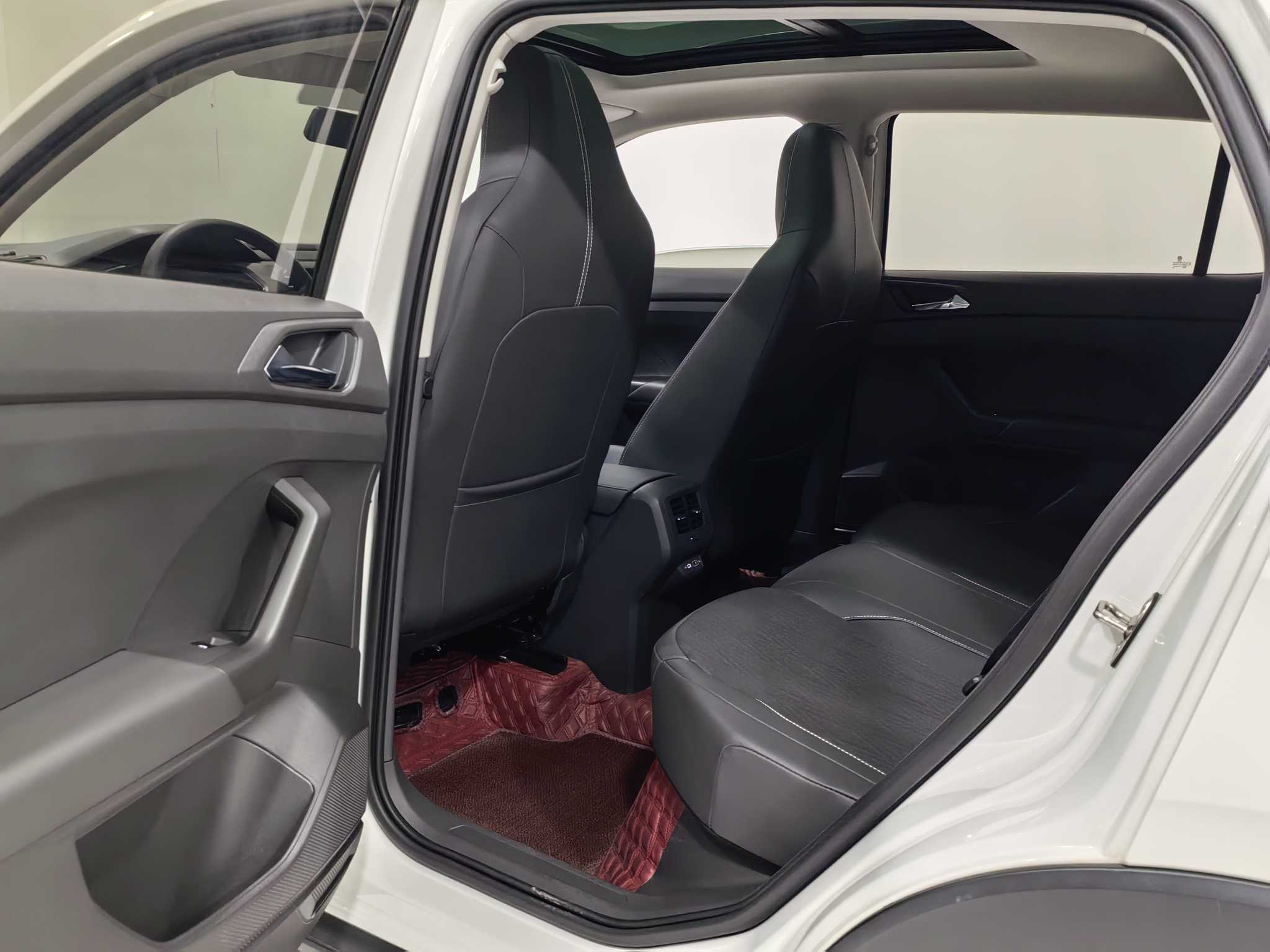Volkswagen T-Cross 2022 car image #11