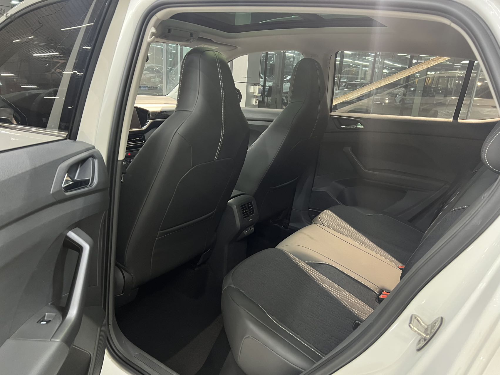 Volkswagen T-Cross 2022 car image #11