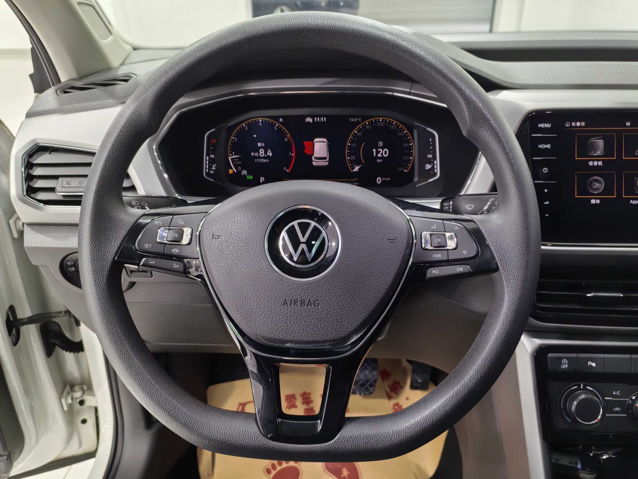 Volkswagen T-Cross 2022 car image #11